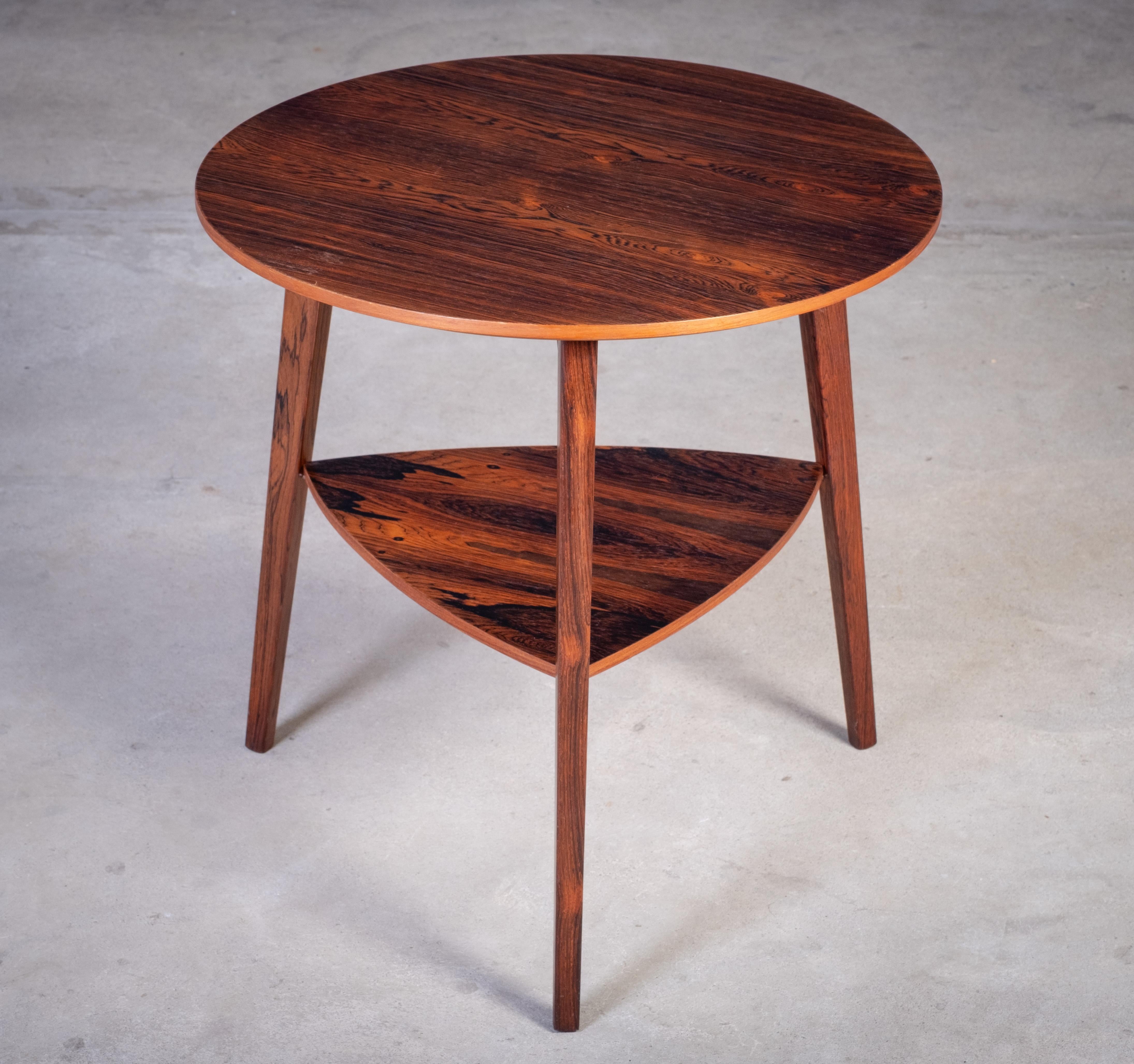Milieu du XXe siècle Tables d'appoint en bois de rose par Holger Georg Jensen pour Kubus, 1960, ensemble de 2 en vente
