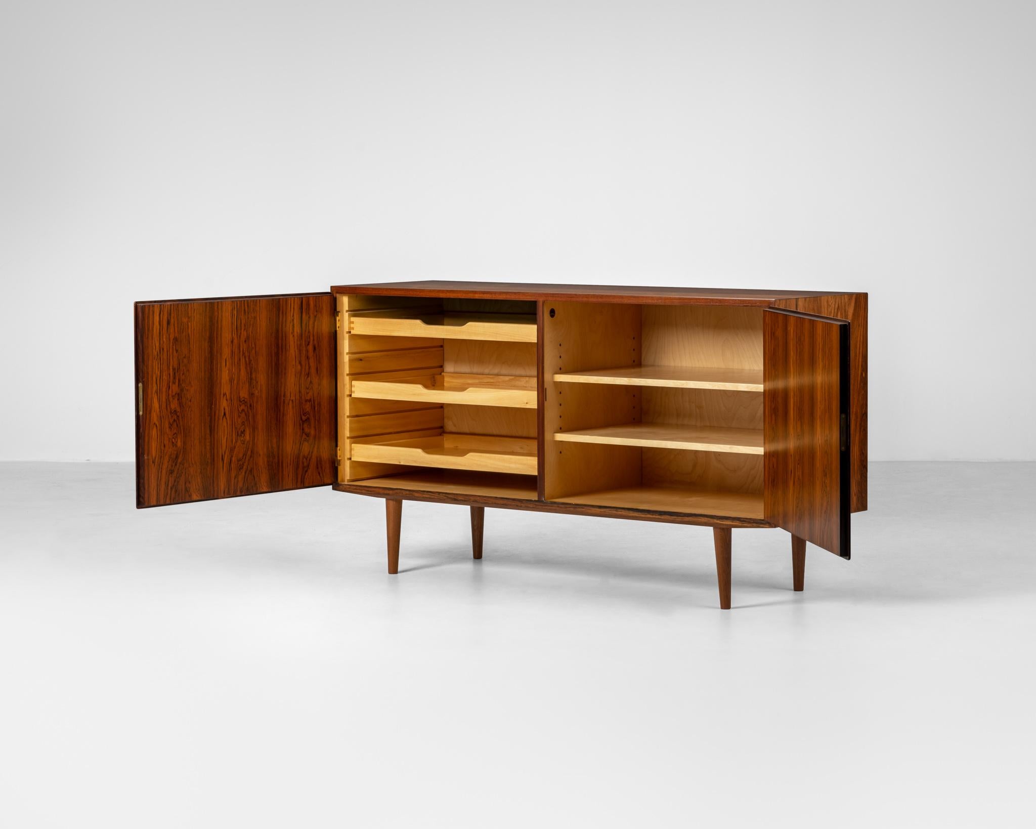 Rosewood Sideboard by Carlo Jensen for Hundevad & Co., 1960s In Good Condition For Sale In Braga, 03