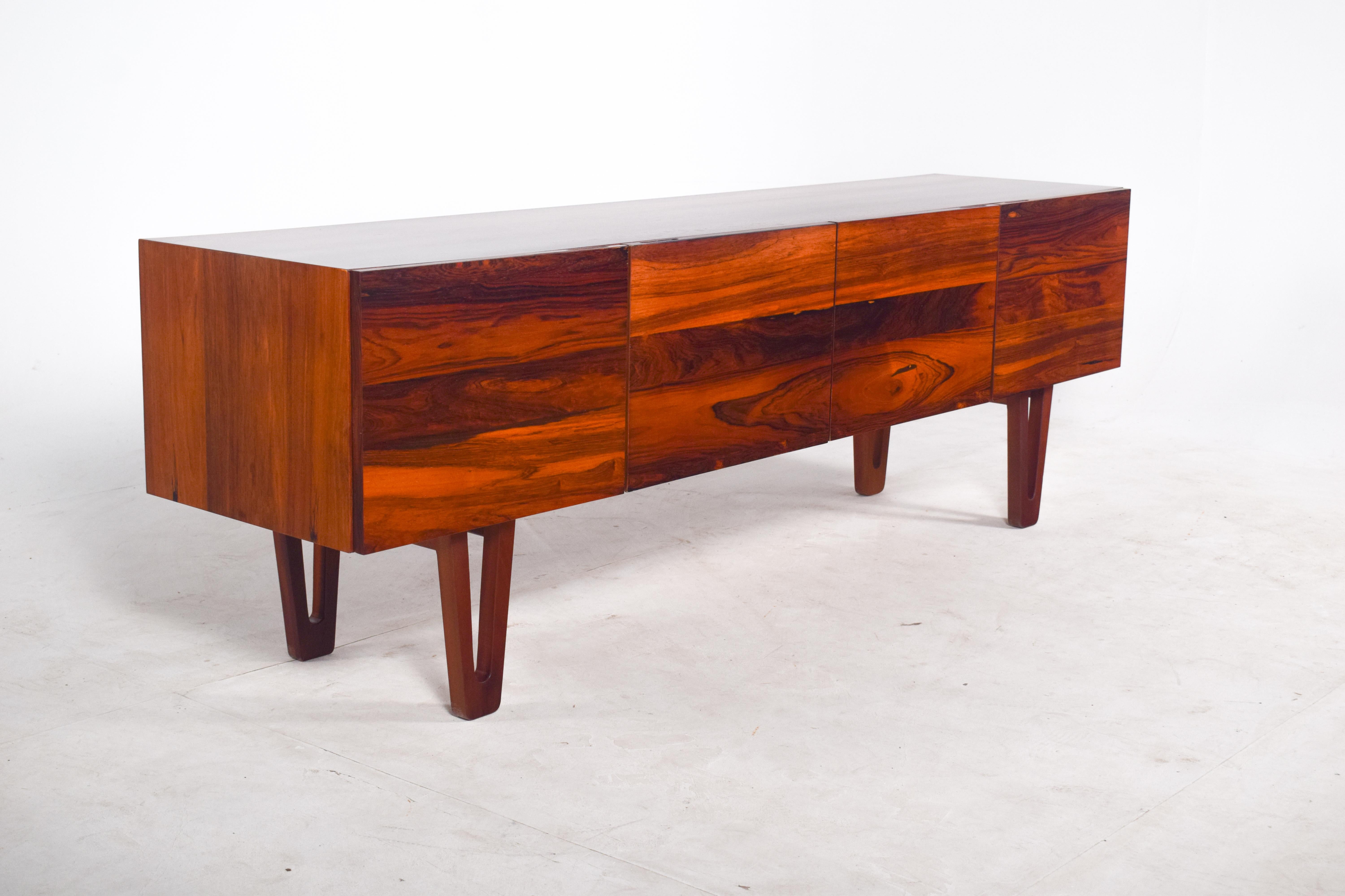 Mid-Century Modern Buffet en bois de rose de Dustwood 7 série en vente