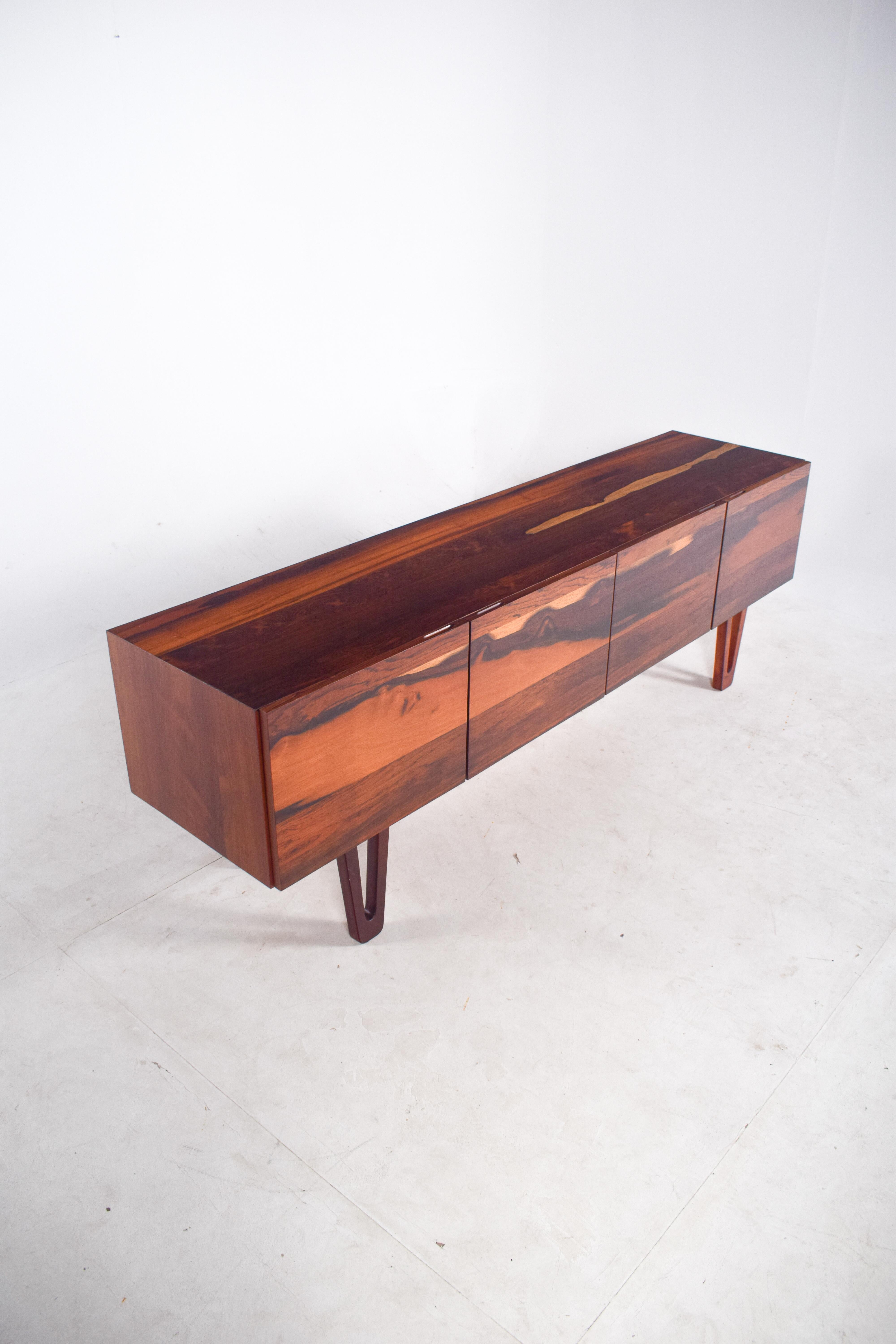 Aparador de palisandro by Dustwood Serie 7 Palo de rosa en venta