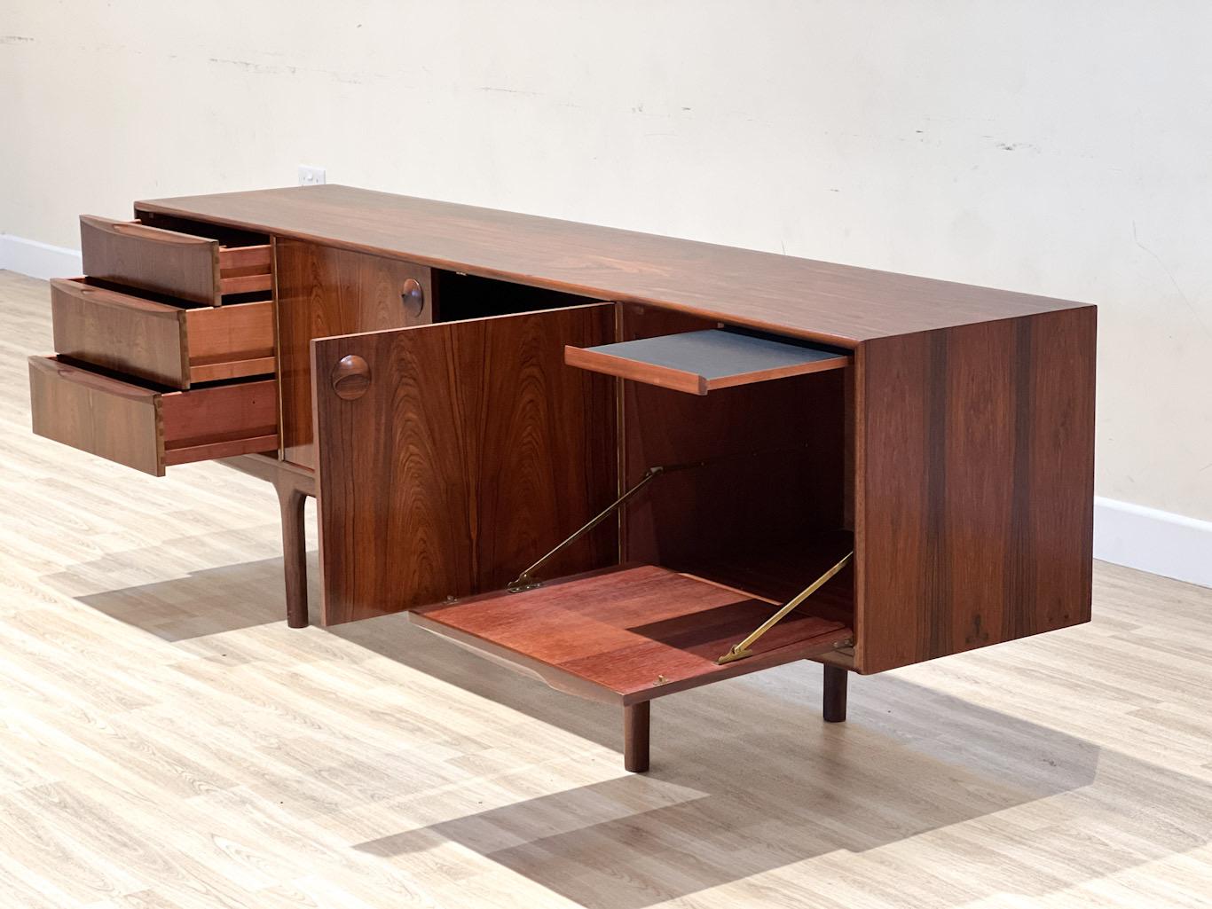Rosewood sideboard by McIntosh, 1970 For Sale 3
