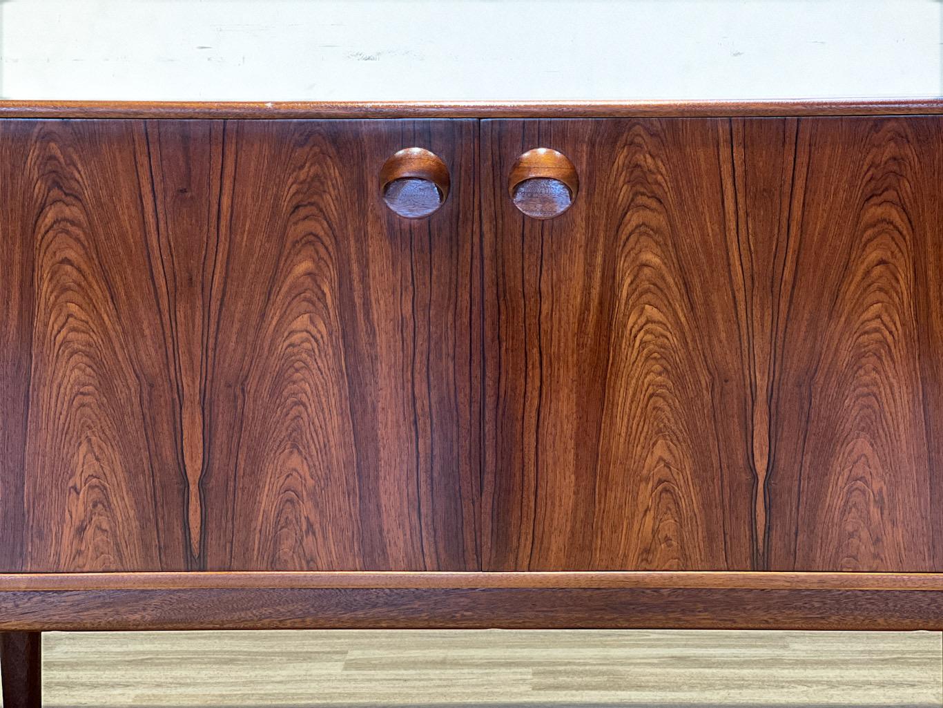 Rosewood sideboard by McIntosh, 1970 In Excellent Condition For Sale In Buxton, GB