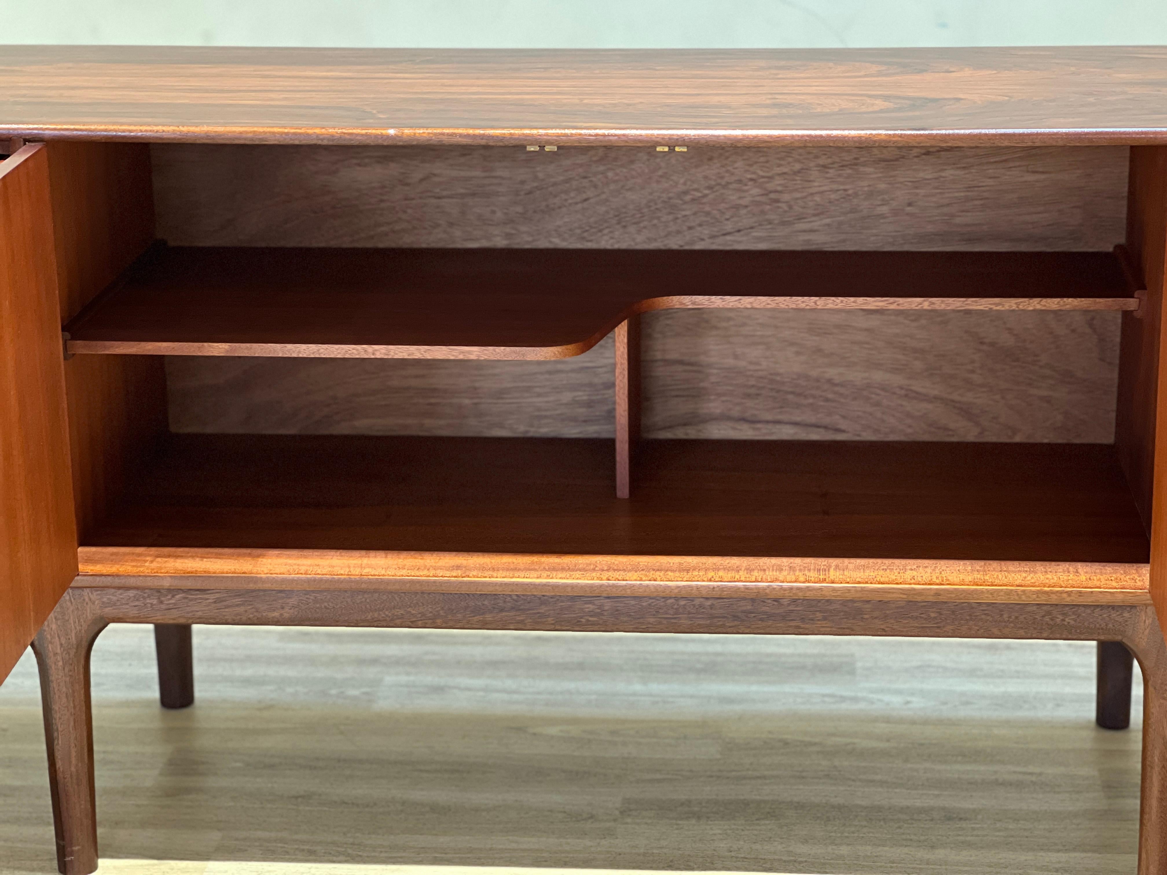 Rosewood sideboard by McIntosh, 1970 For Sale 1