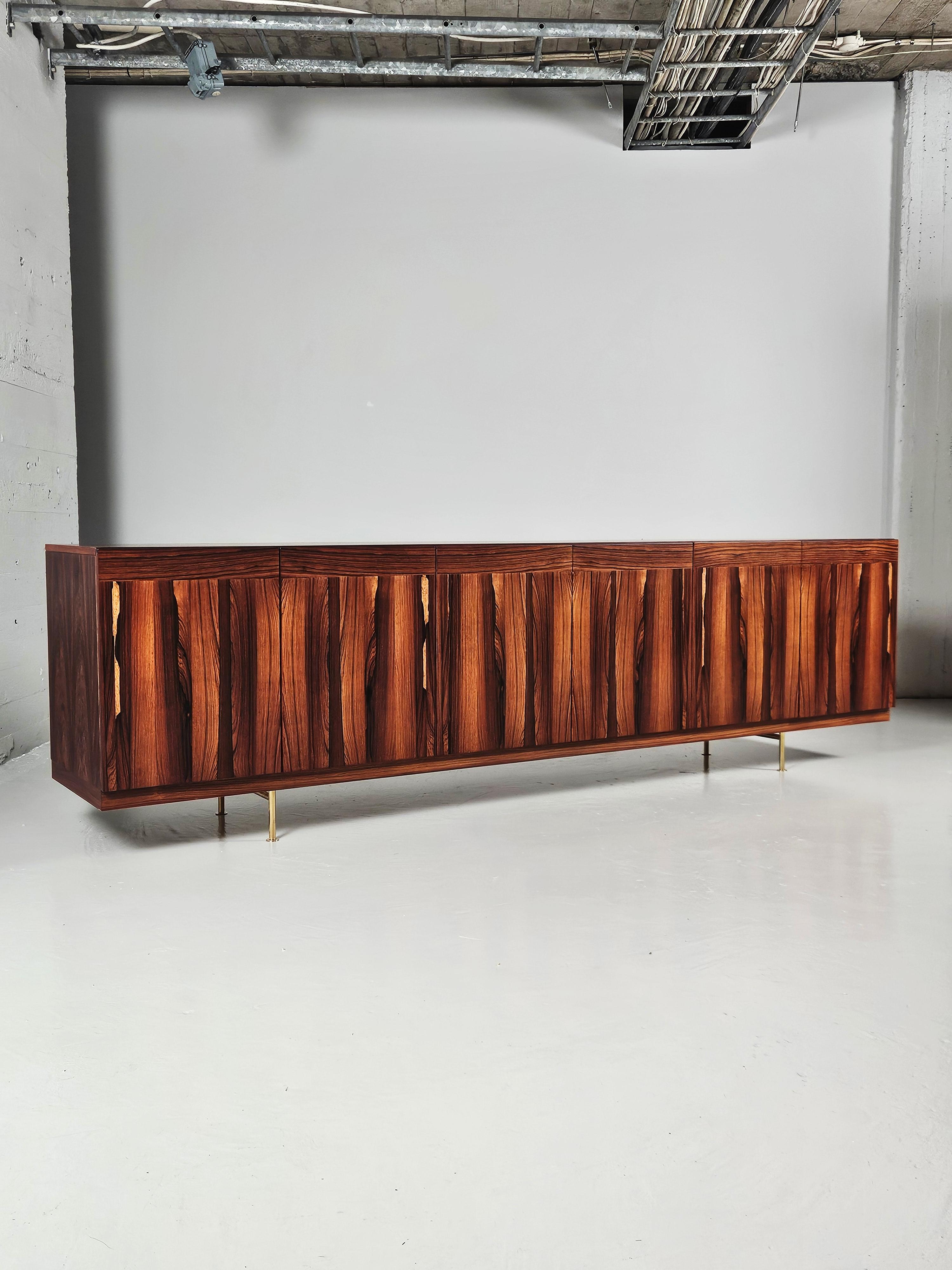 Scandinavo moderno Credenza in palissandro di Nils Jonsson, AB Hugo Troeds Industrier, Svezia, anni '70 in vendita