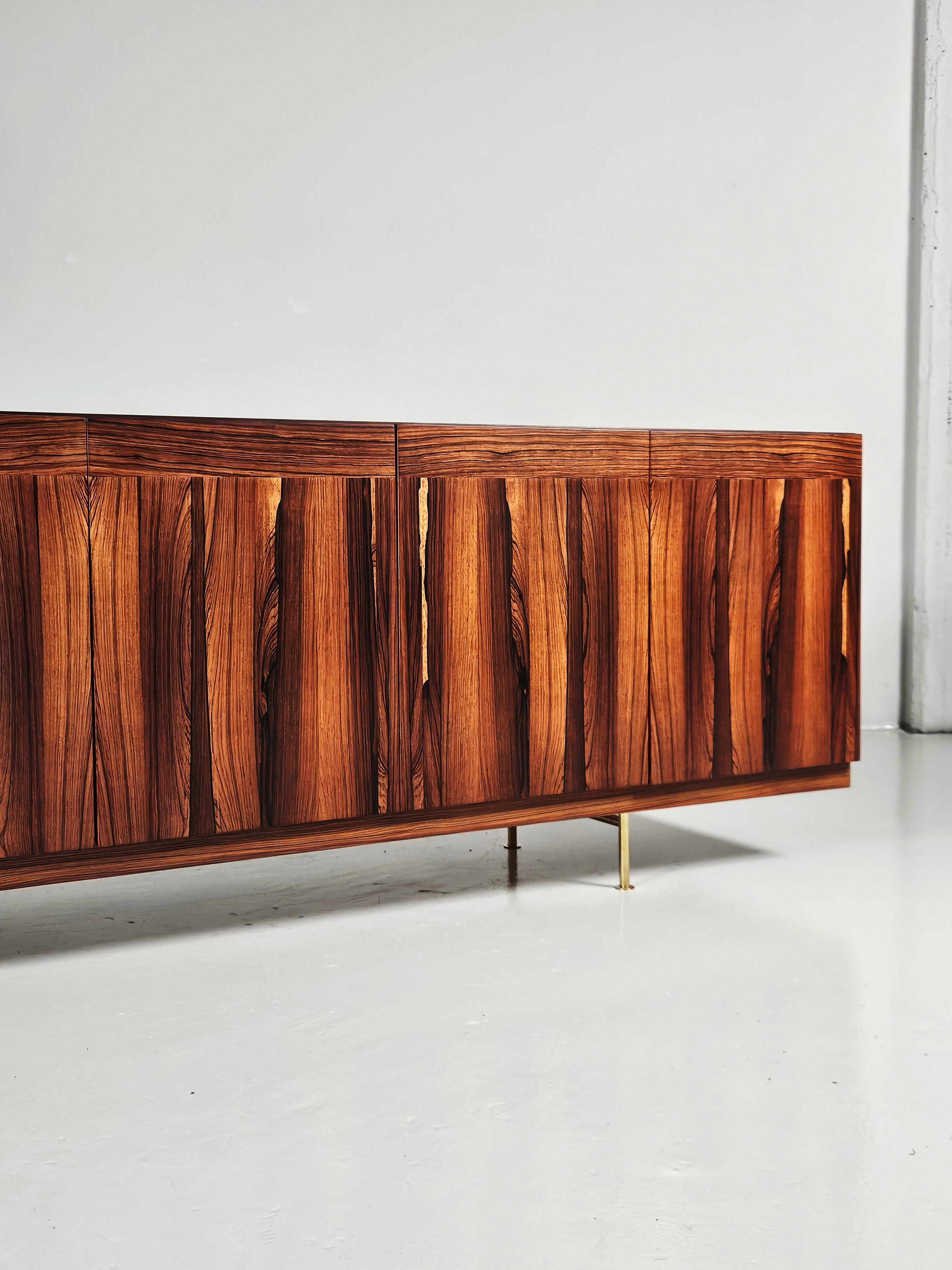 XX secolo Credenza in palissandro di Nils Jonsson, AB Hugo Troeds Industrier, Svezia, anni '70 in vendita