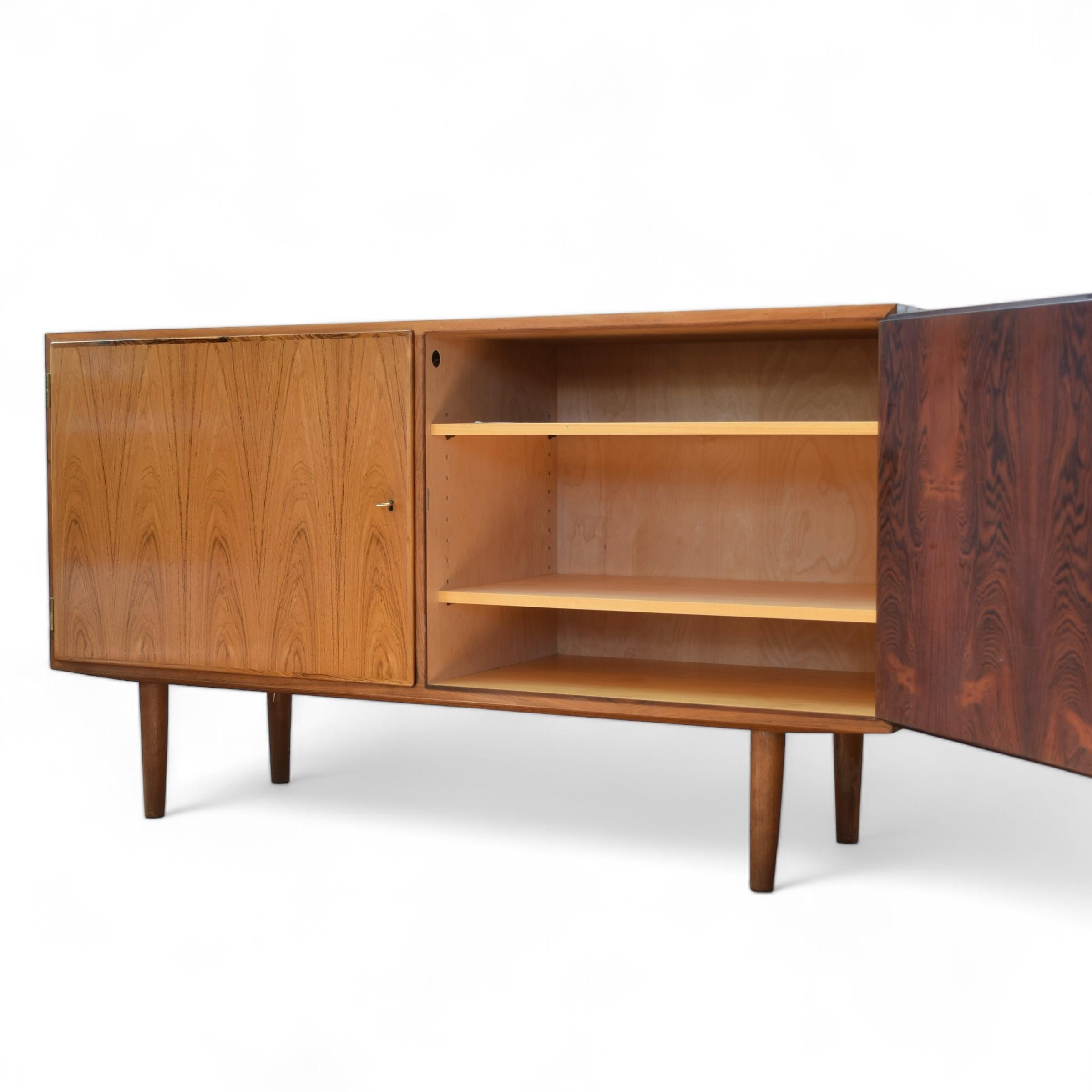 Enfilade en bois de rose de Poul Hundevad en vente 4