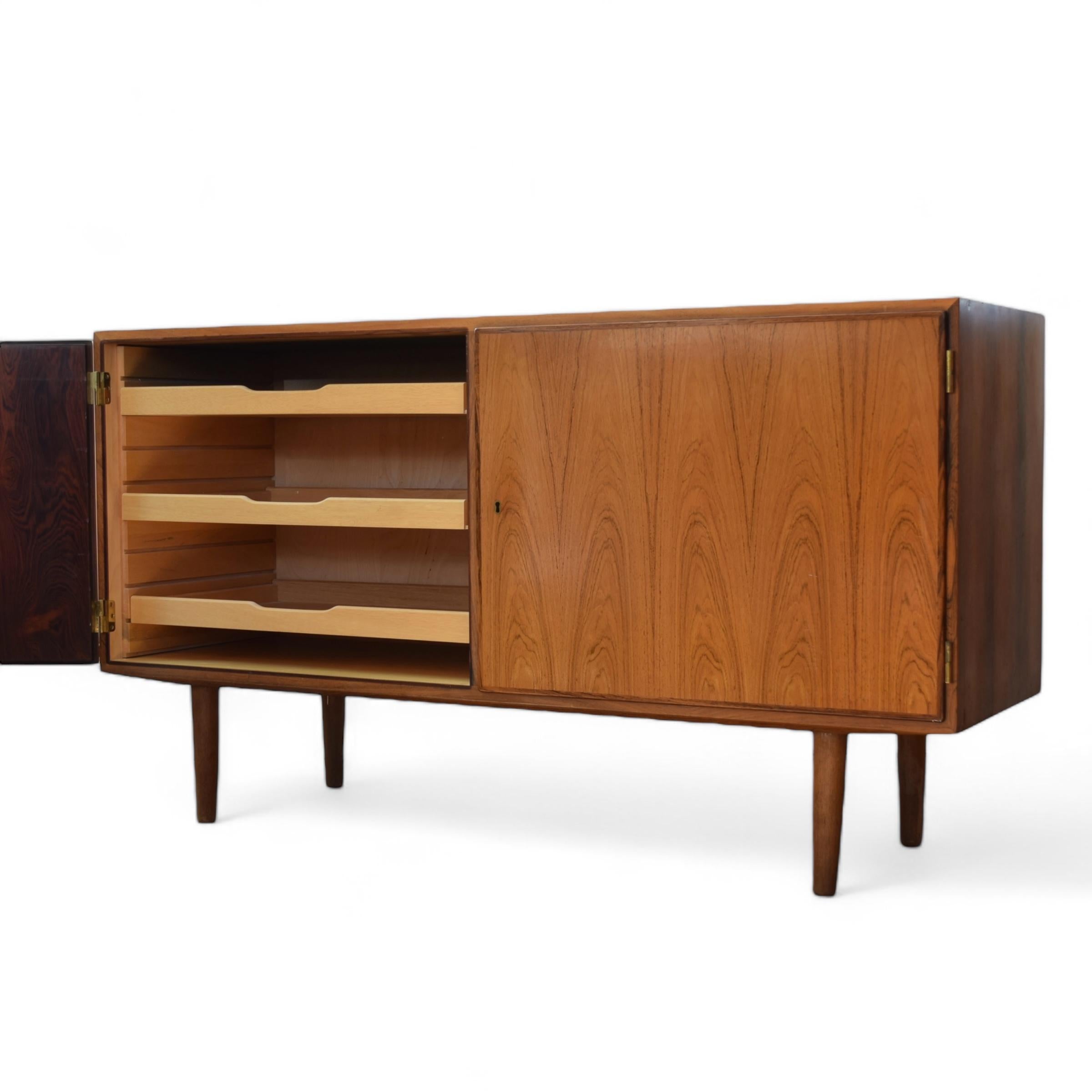 Enfilade en bois de rose de Poul Hundevad en vente 5