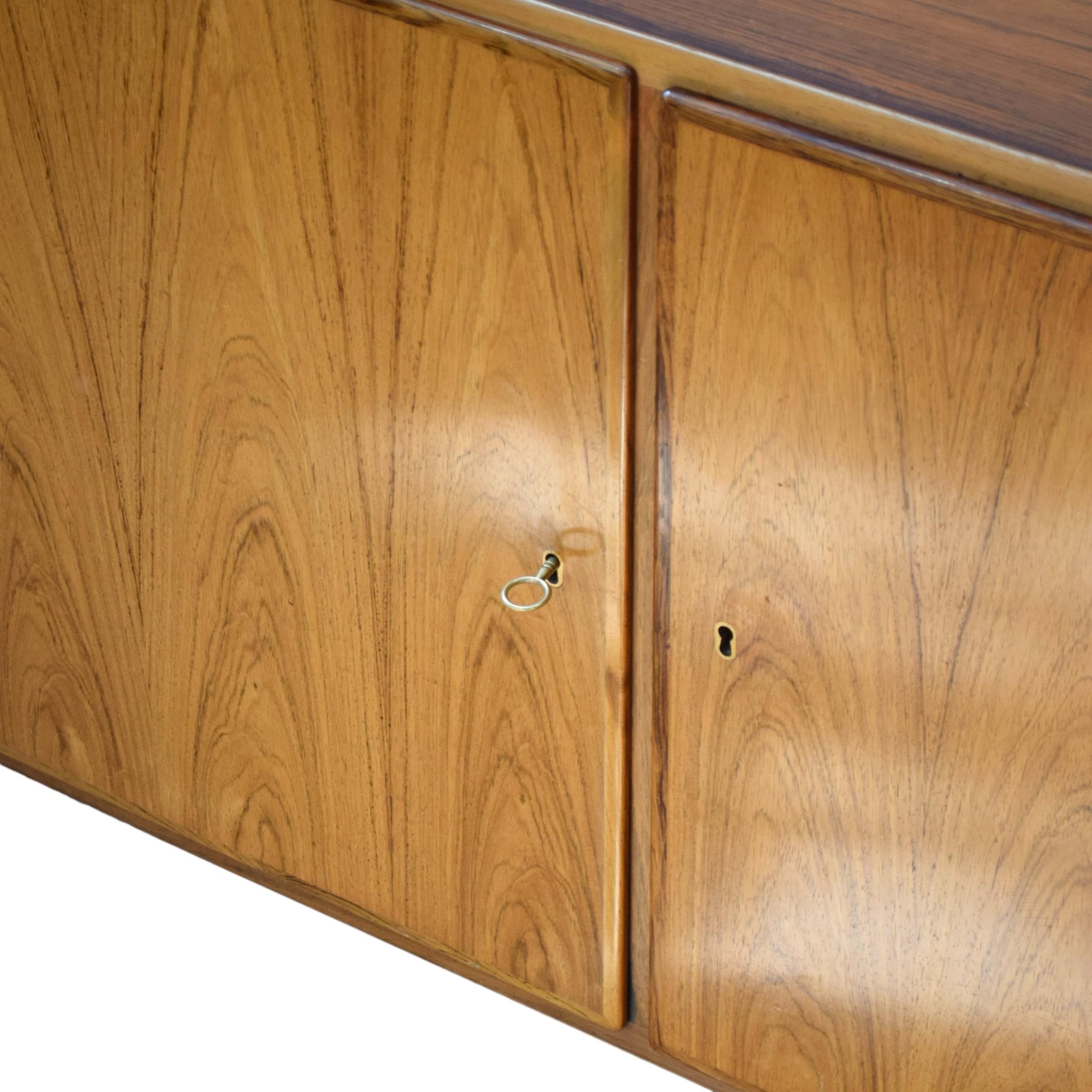 Danois Enfilade en bois de rose de Poul Hundevad en vente