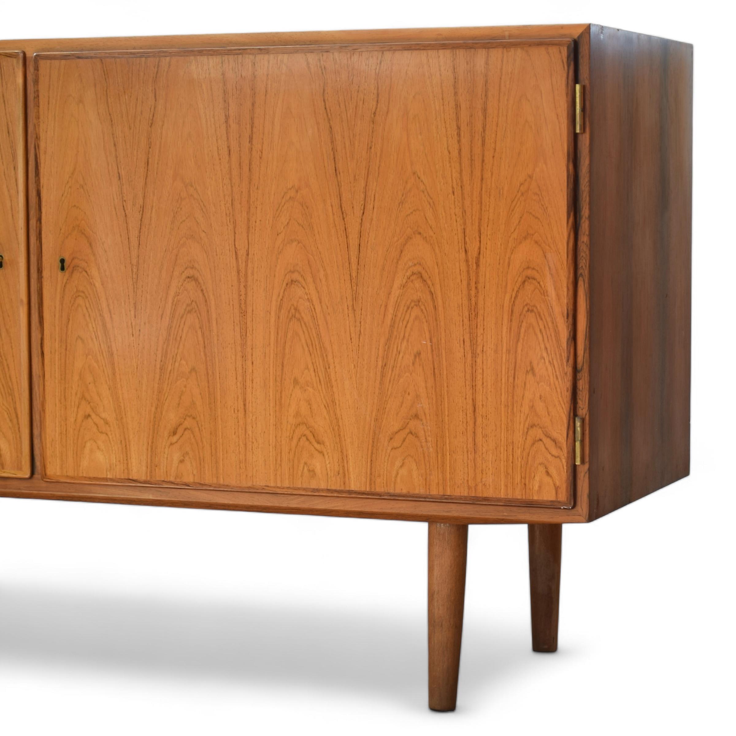 Enfilade en bois de rose de Poul Hundevad en vente 2