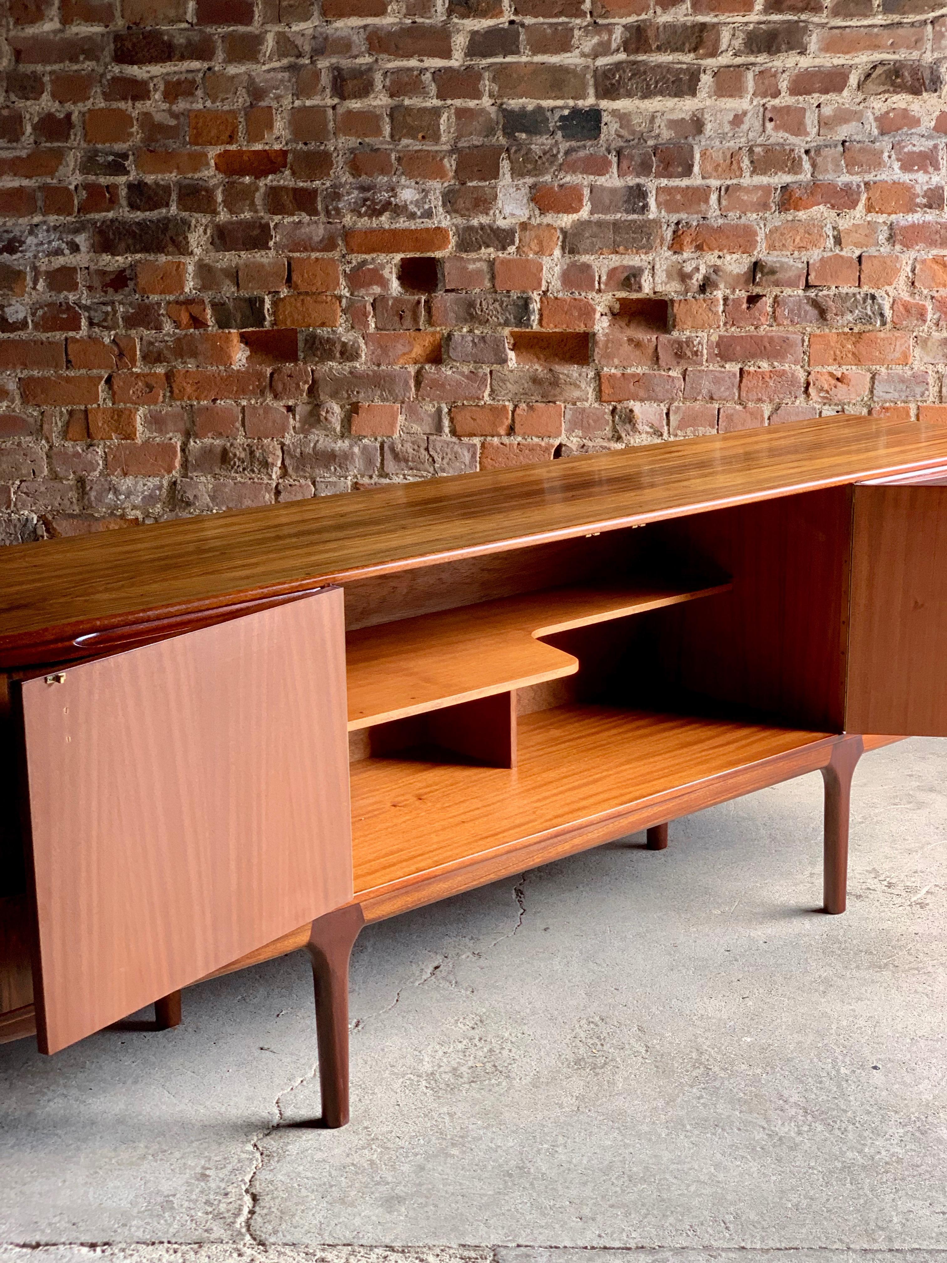 Rosewood Sideboard Credenza Tom Robertson for A.H McIntosh, circa 1960s In Good Condition In Longdon, Tewkesbury