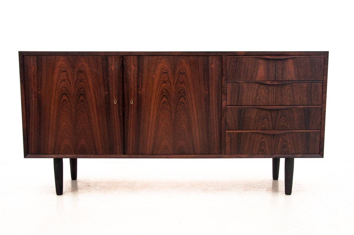 Rosewood chest of drawers - sideboard, Danish design from the 1960s. The furniture comes from Denmark. Made of rosewood, in very good condition. The price includes furniture renovation

Dimensions: height 73 cm / length 150 cm / depth 36 cm.