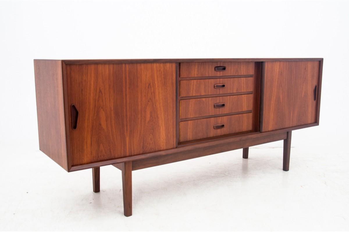 Sideboard chest of drawers, Danish design, 1960s
Very good condition, after professional renovation.
Wood: rosewood
Measurements height 81 cm width 191 cm depth. 48 cm.
