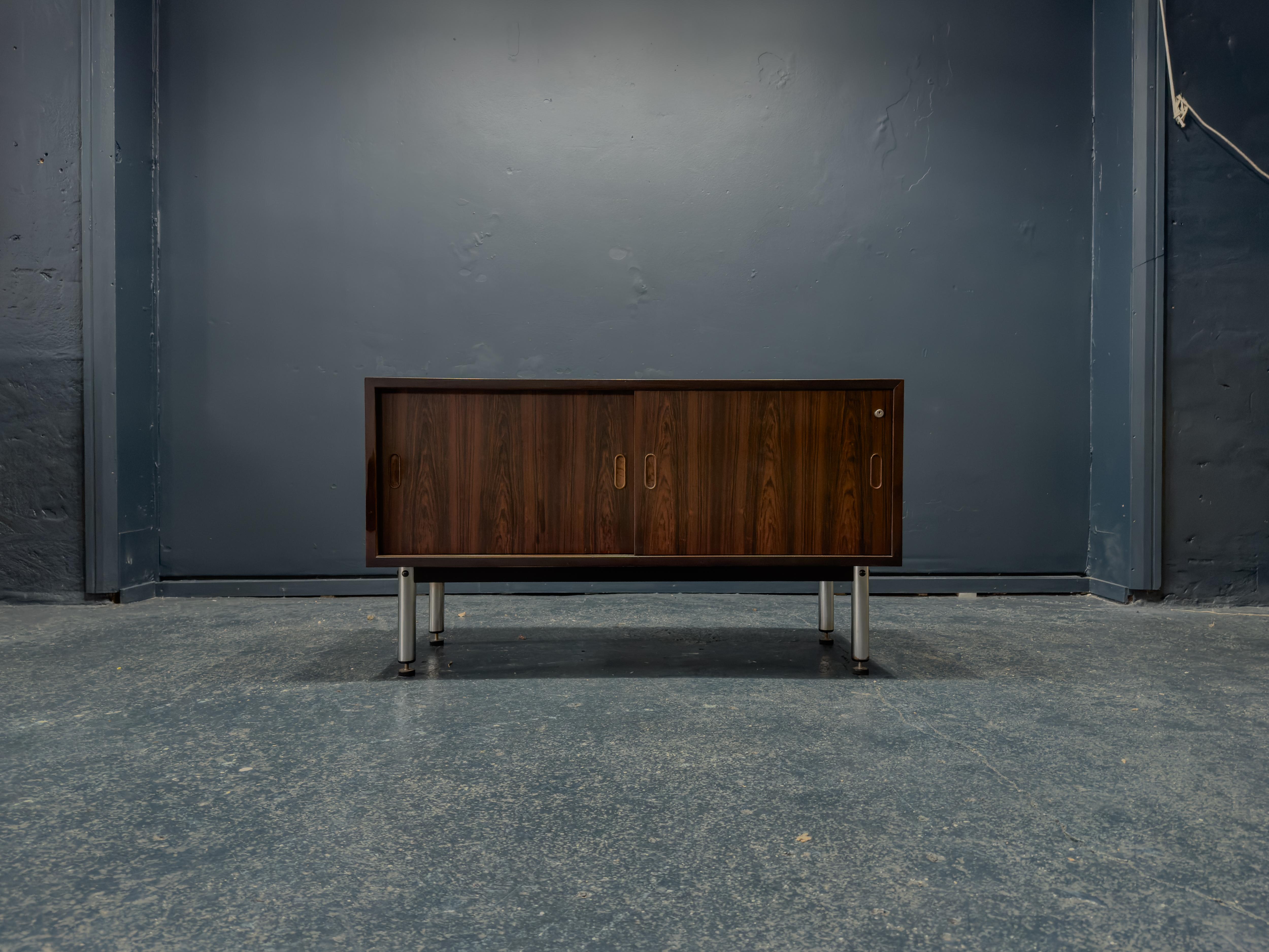Sideboard In Good Condition For Sale In London, GB