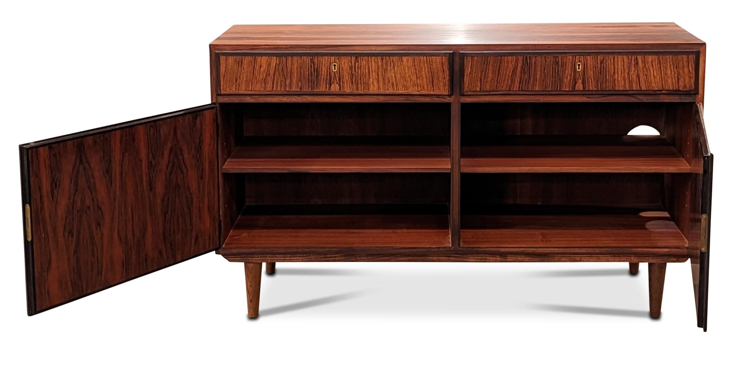 Rosewood Sideboard / Media Unit, Vintage Danish Mid-Century 122251 In Good Condition In Brooklyn, NY