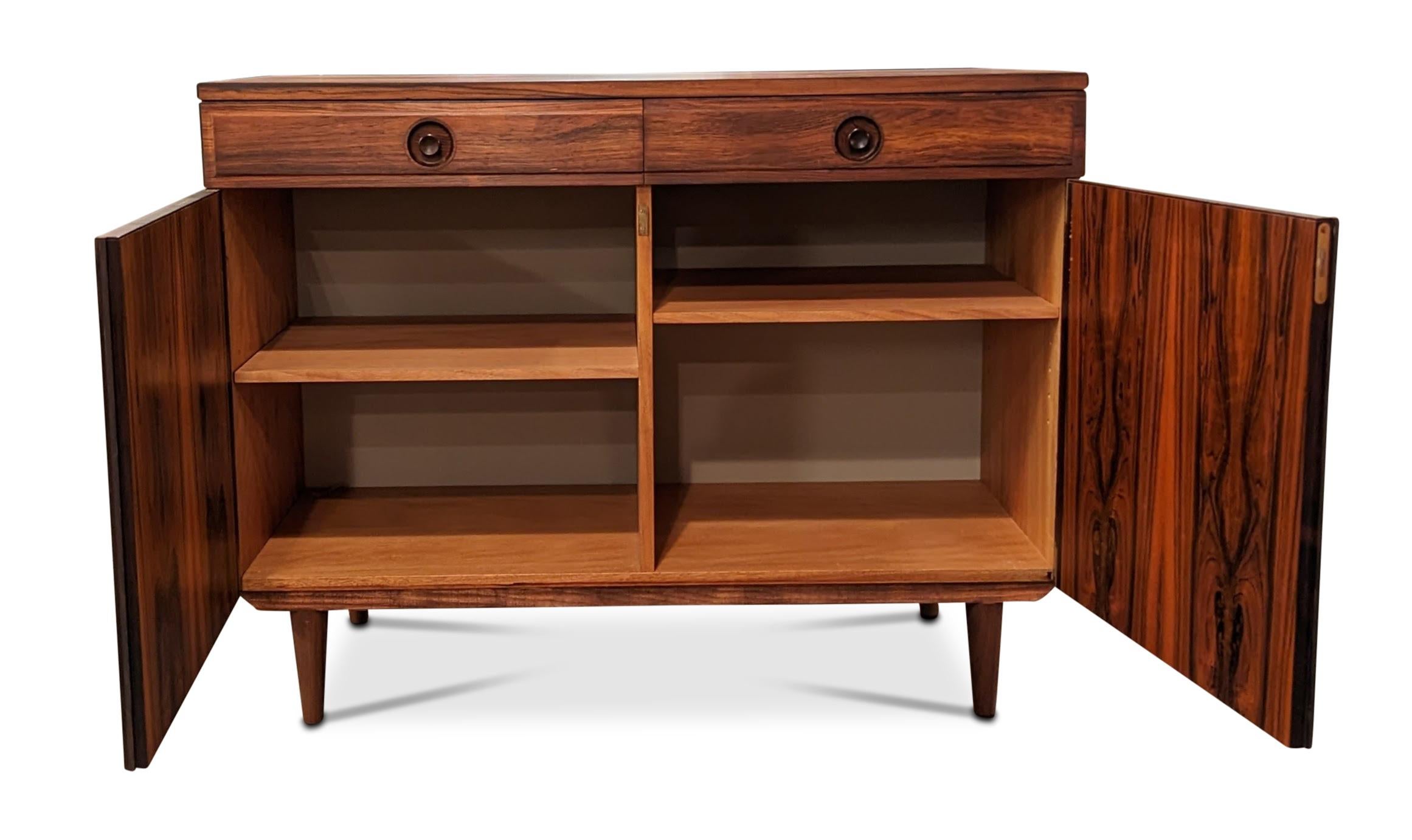 Mid-Century Modern Rosewood Sideboard / Media Unit, Vintage Danish, Mid-Century, 122252