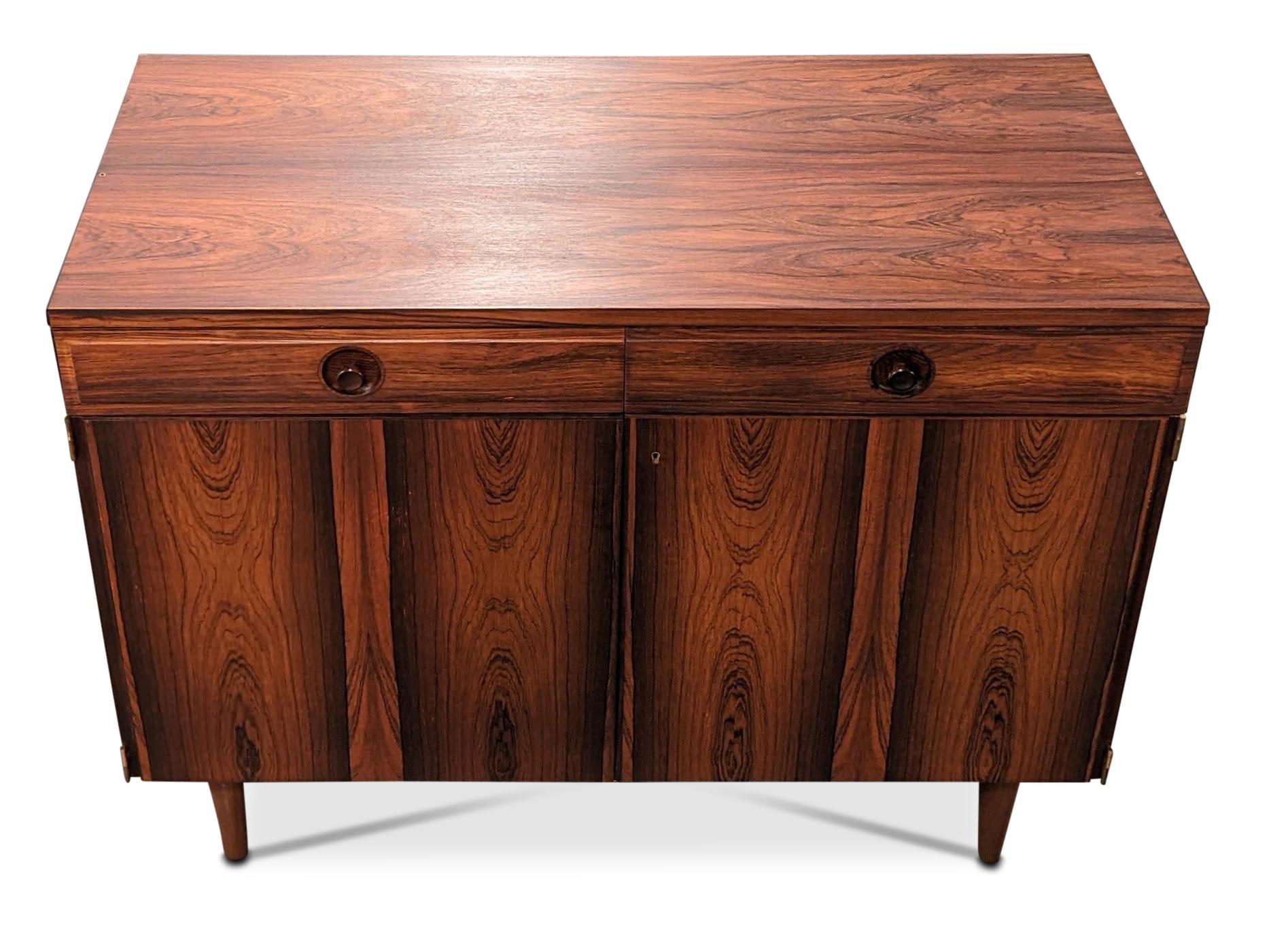 Rosewood Sideboard / Media Unit, Vintage Danish, Mid-Century, 122252 In Good Condition In Brooklyn, NY