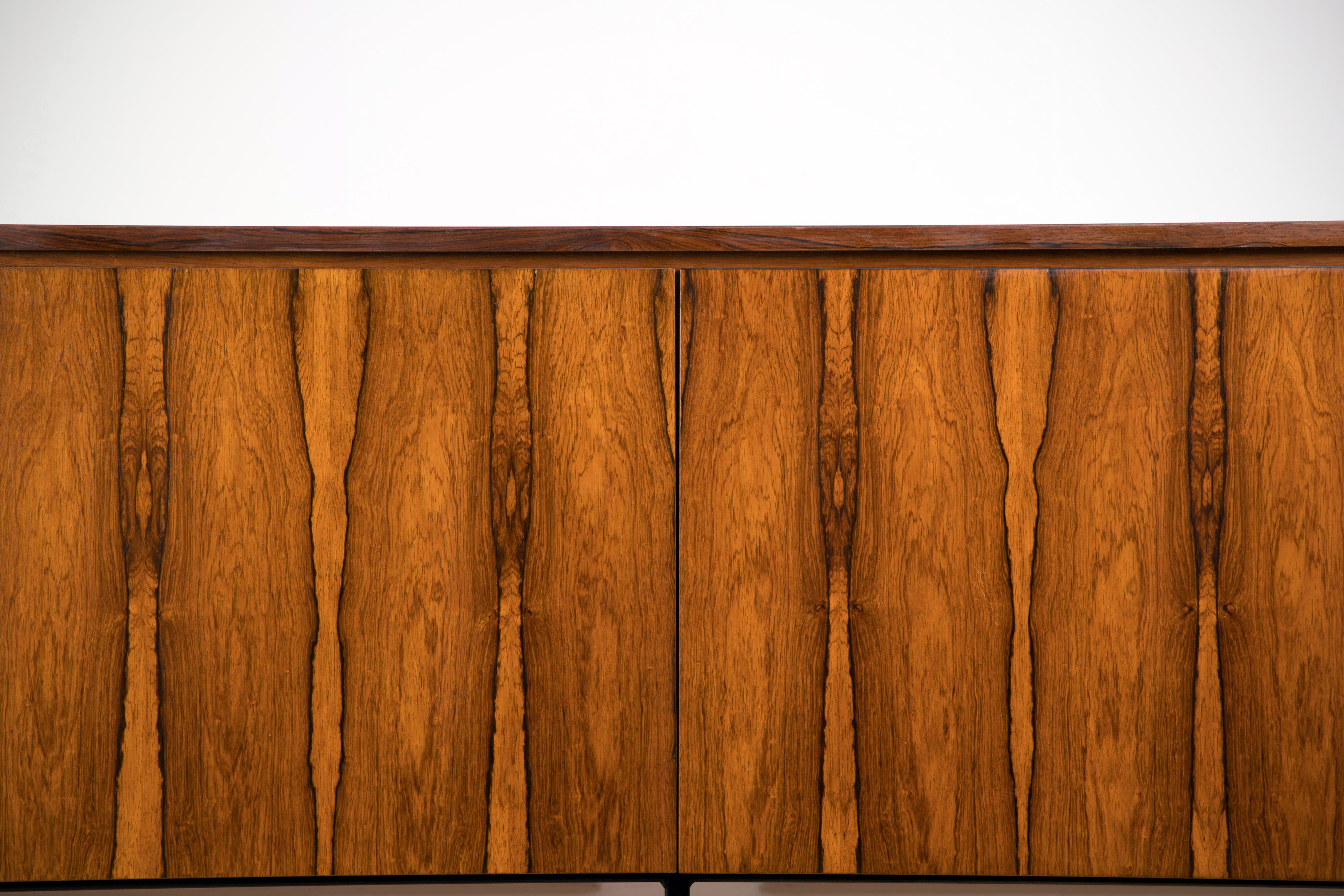 Rosewood Sideboard Minimal Design, Italy, 1960s (Furnier)