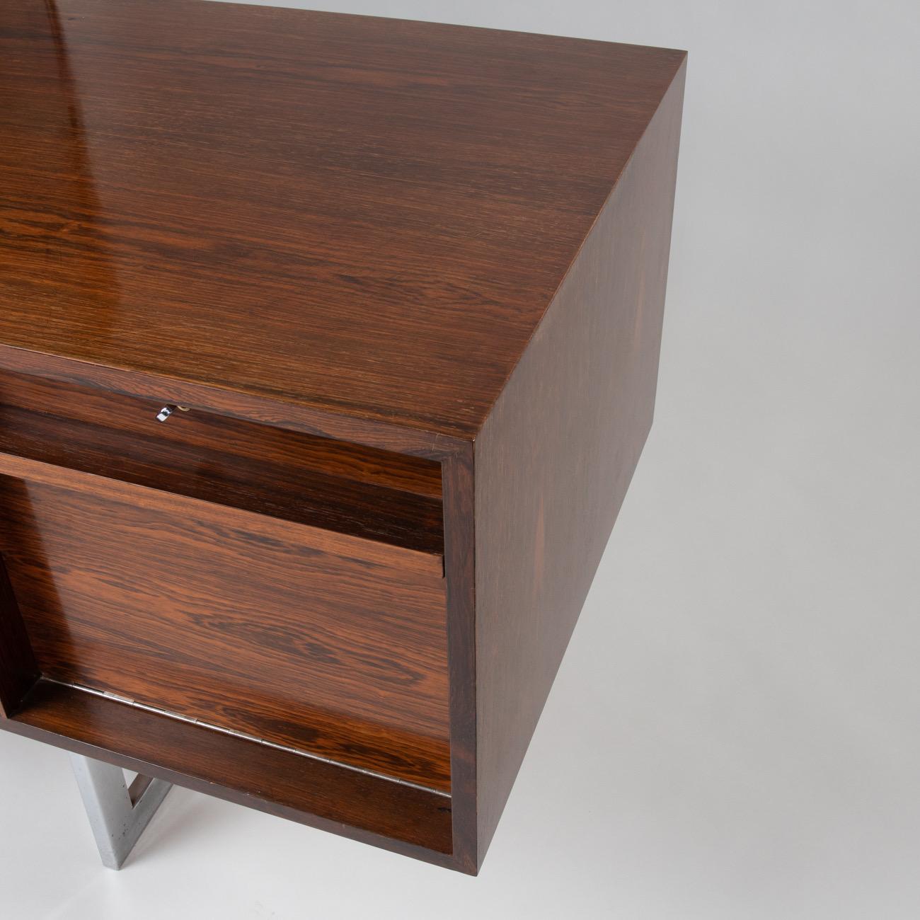 Sideboard aus Palisanderholz auf verchromten Füßen, Bodil Kjaer, E. Pedersen & Sons 'Denmark' (Moderne der Mitte des Jahrhunderts)