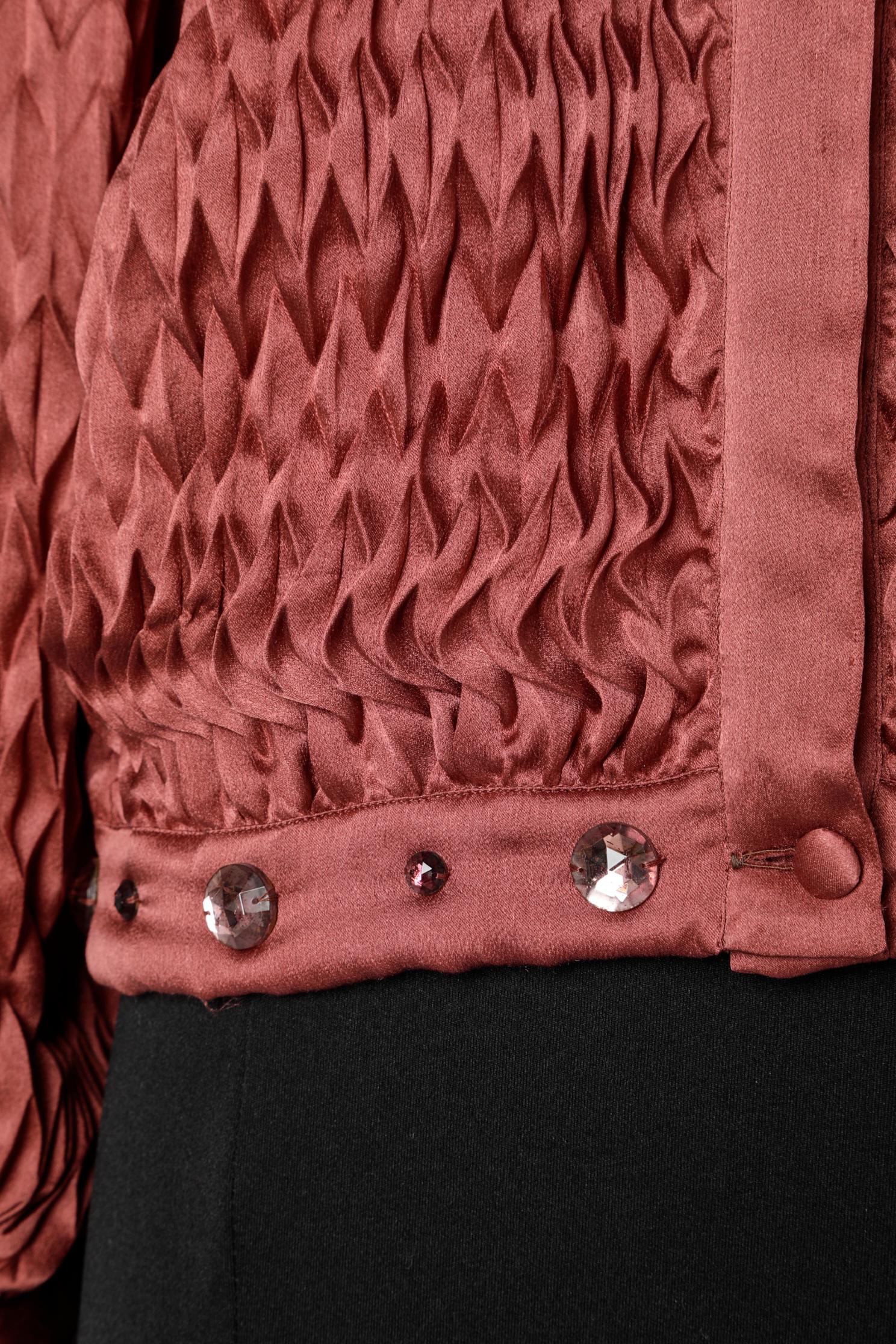 Marron Krizia - Veste plissée en soie origami et bois de rose avec cabochons en verre  en vente