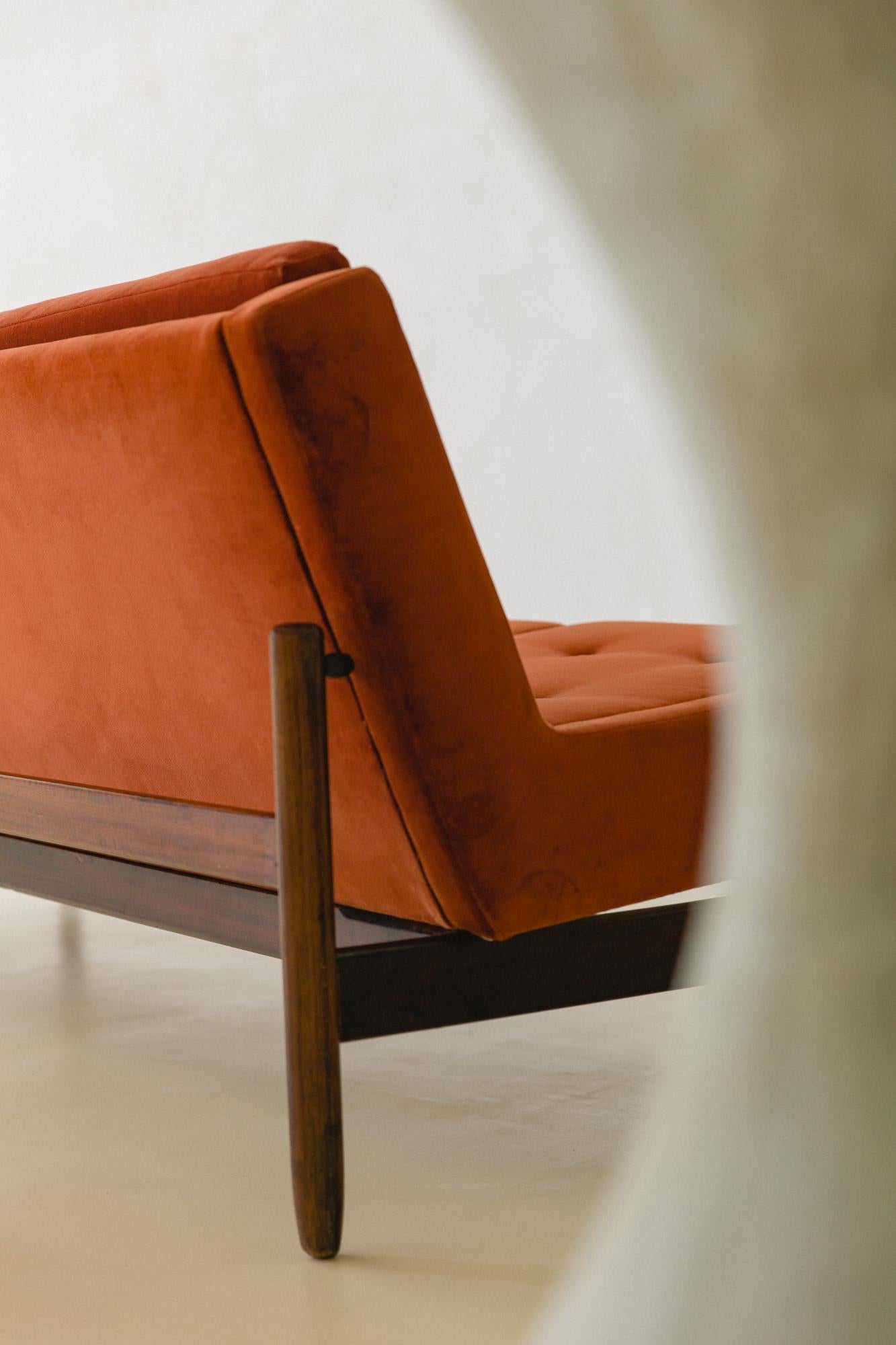 Mid-Century Modern Rosewood Sofa by Móveis Cantù, 1960s, Brazilian Midcentury For Sale