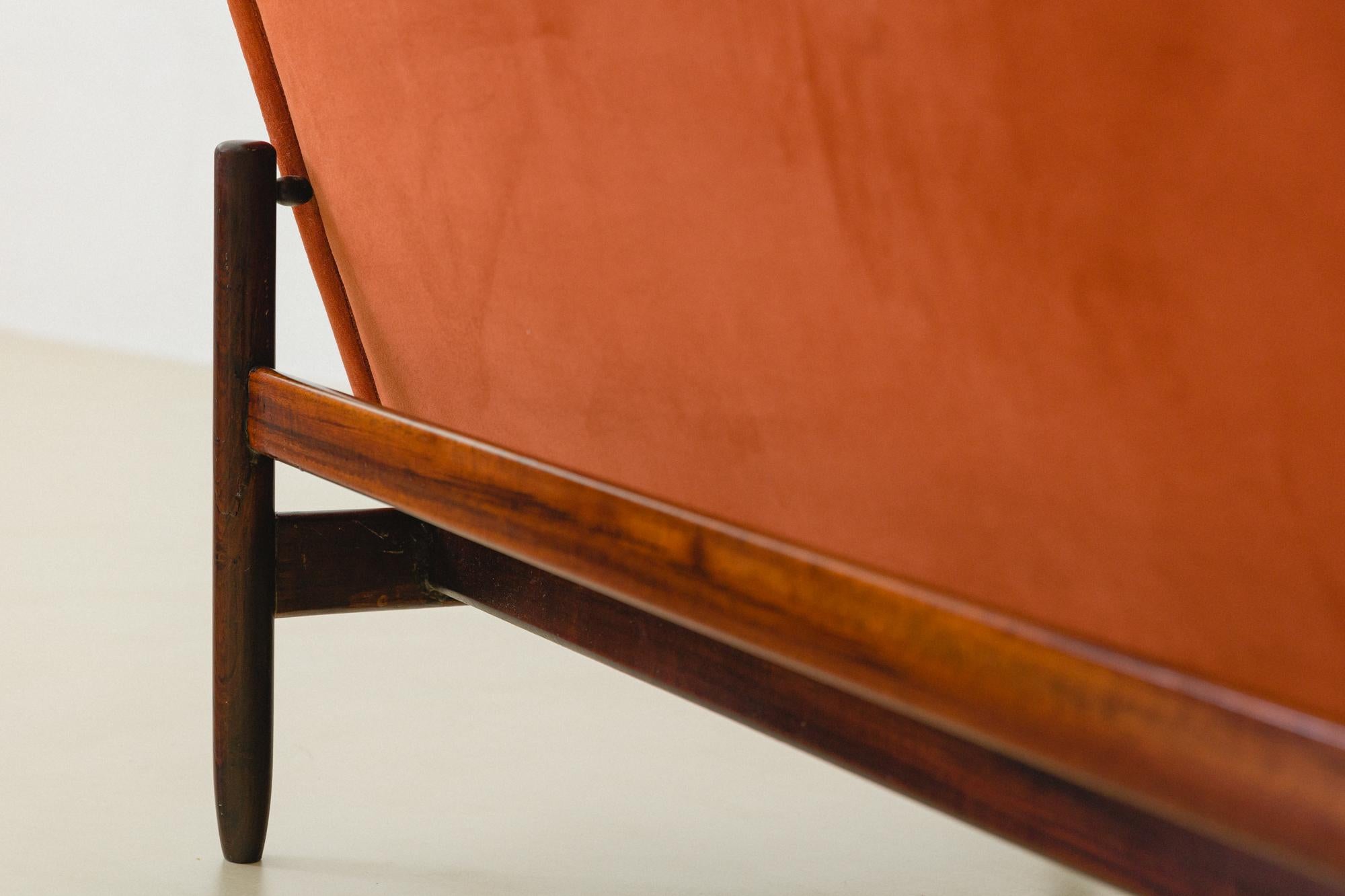 Rosewood Sofa by Móveis Cantù, 1960s, Brazilian Midcentury In Good Condition For Sale In New York, NY