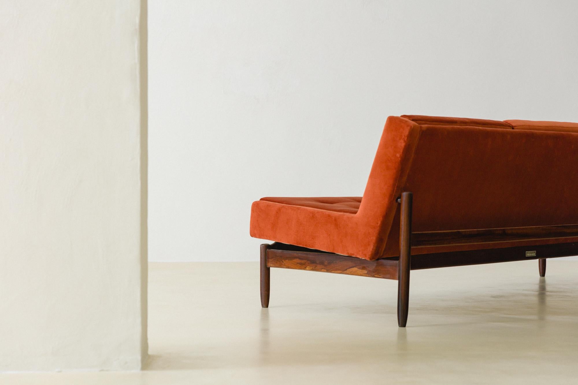 Rosewood Sofa by Móveis Cantù, 1960s, Brazilian Midcentury For Sale 1