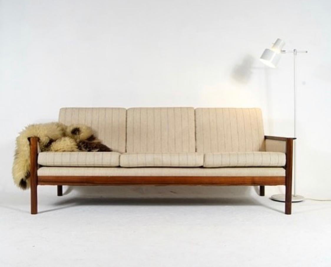 Rosenholz, Sven Ivar Dysthe, neu gepolstertes 3-sitziges Sofa und ein Loungesessel, 1950er Jahre (Skandinavische Moderne) im Angebot