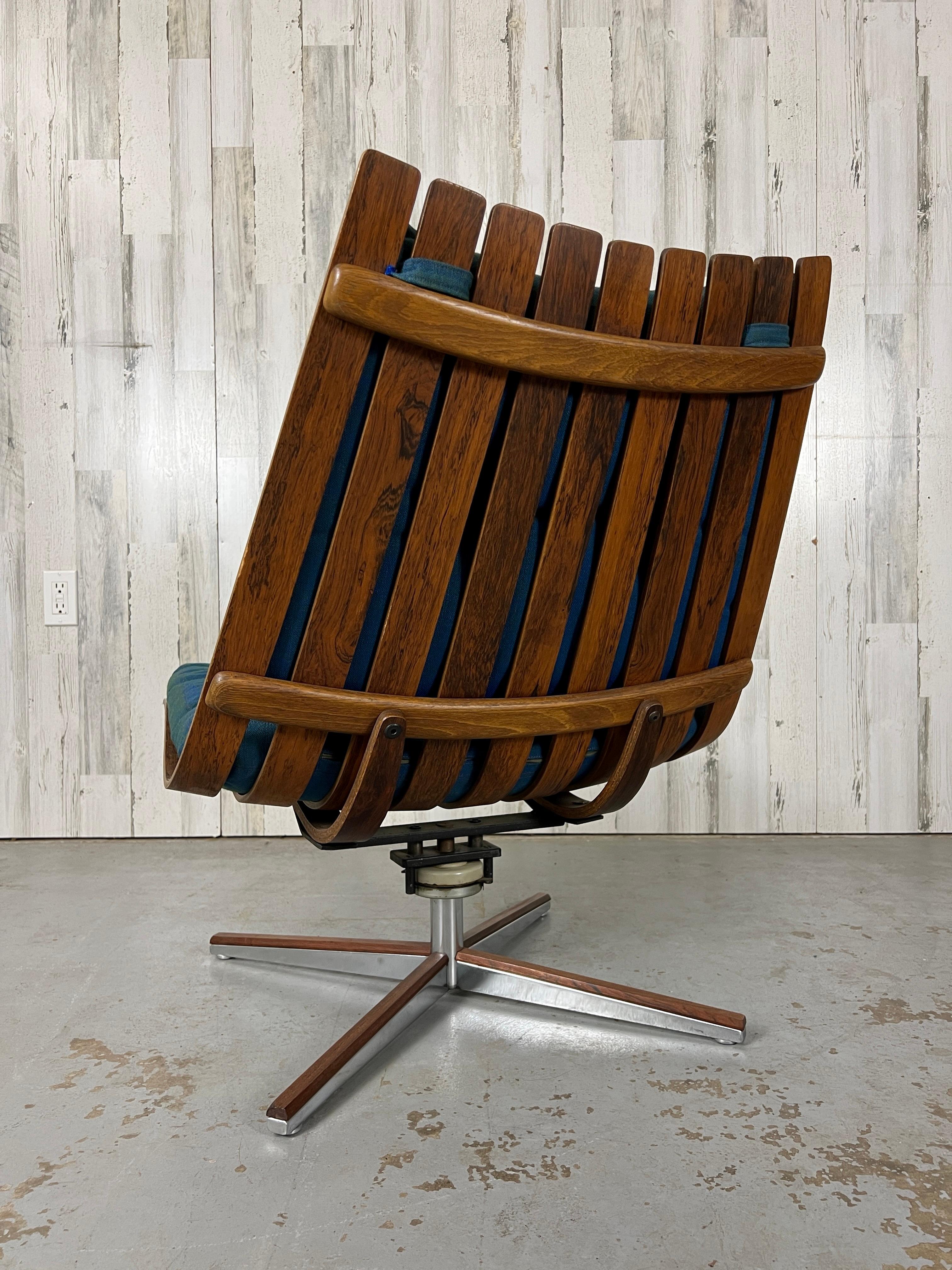 20th Century Rosewood Swivel Lounge Chair by Hans Brattrud for Georg Eknes For Sale