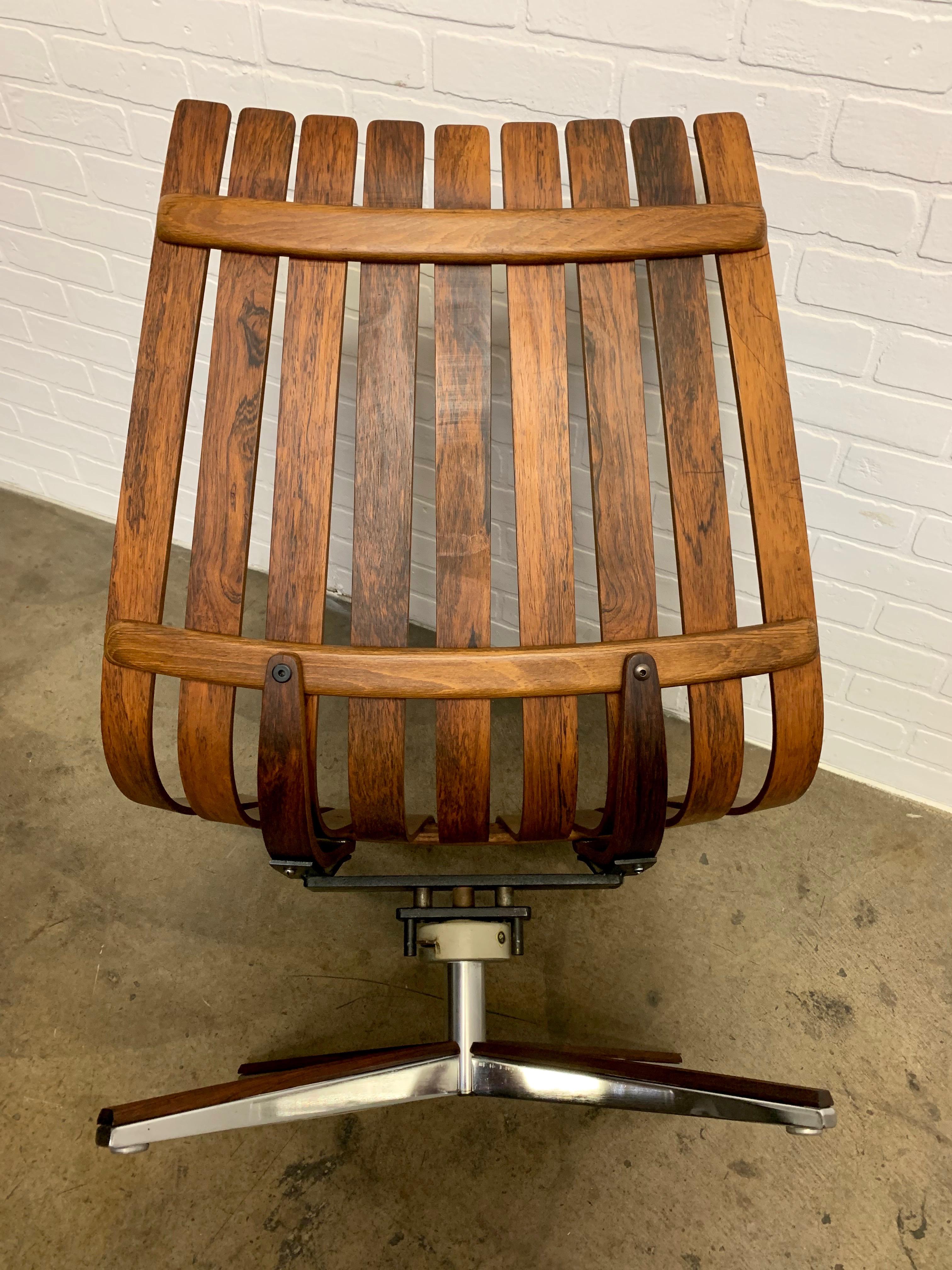 Rosewood Swivel Lounge Chair by Hans Brattrud for Georg Eknes, In Good Condition In Denton, TX