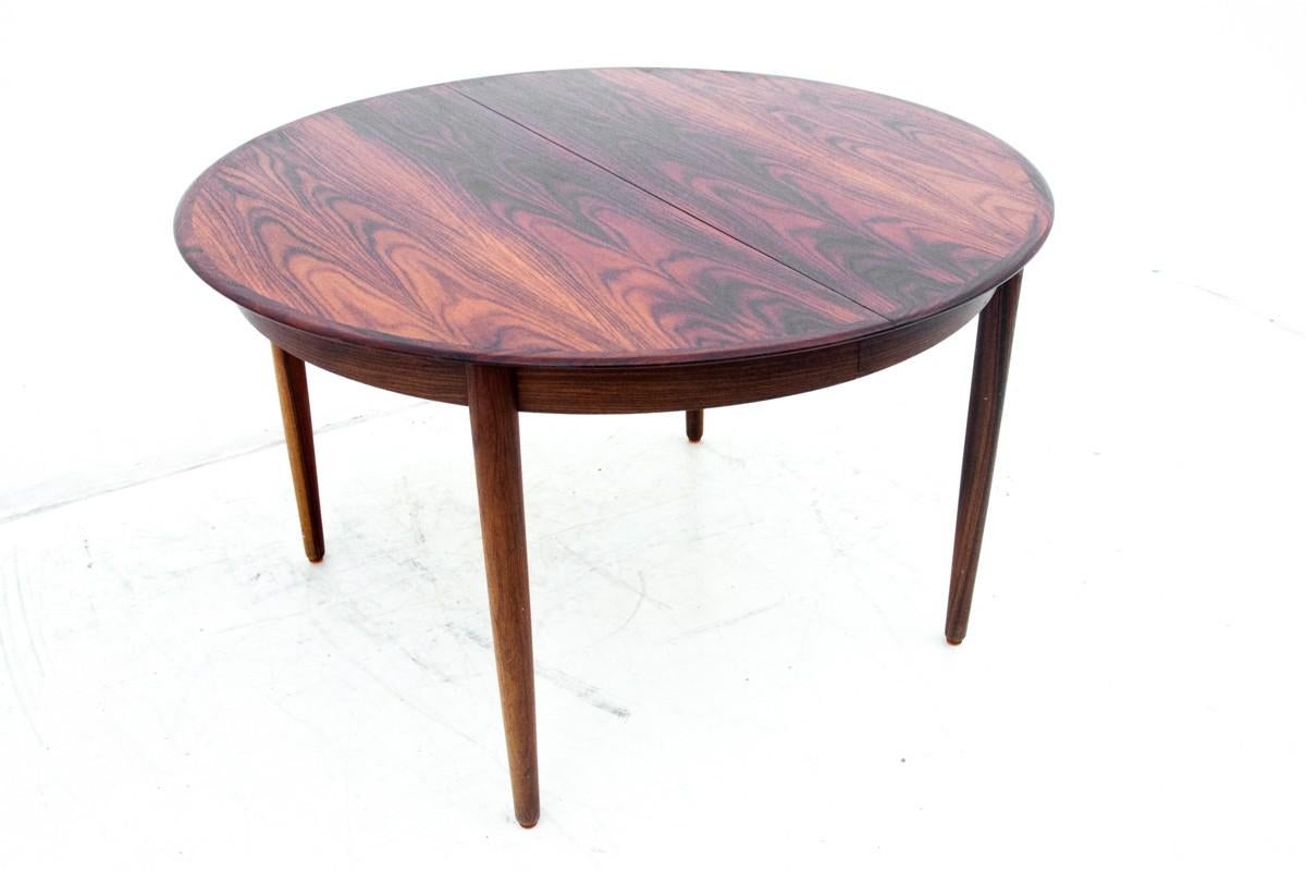 Rosewood table, Danish design, 1960s

Very good condition.

Dimensions: height 72 cm, diameter 120 cm, length 150 cm.