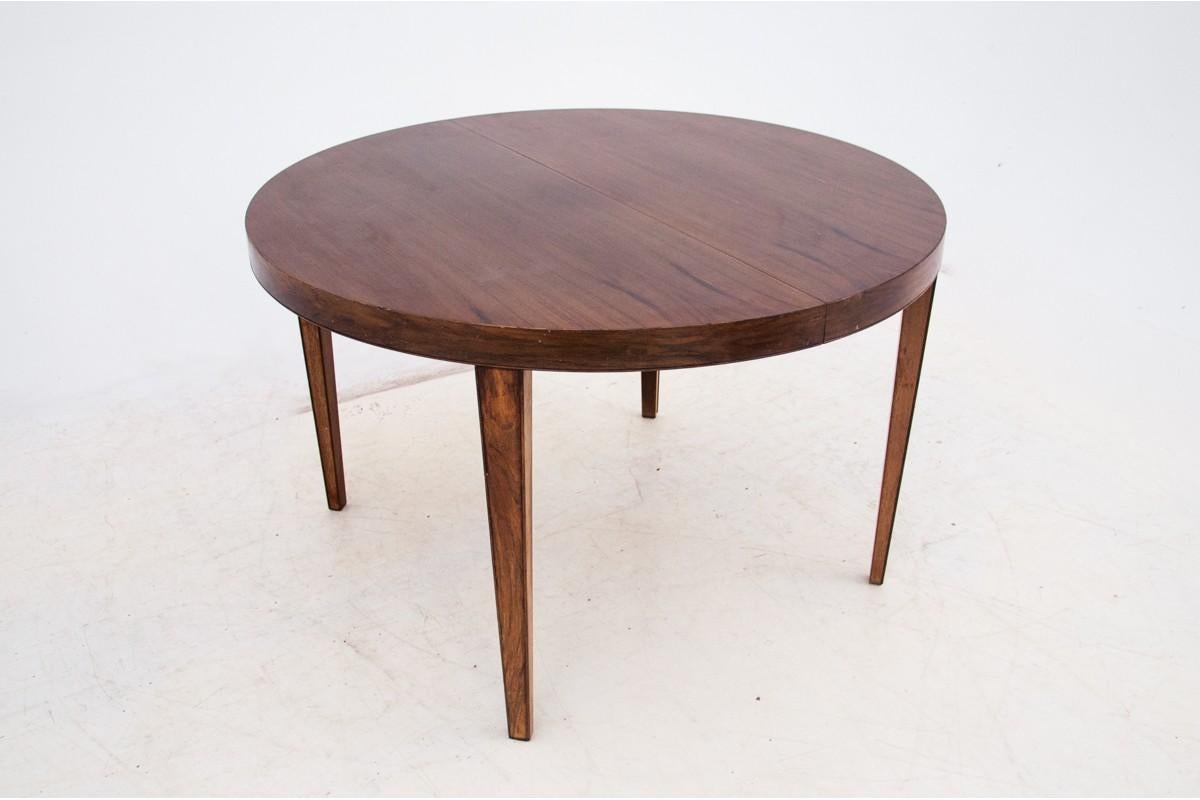 Tisch aus Palisanderholz, dänisches Design, 1960er Jahre

Der Tisch wird derzeit renoviert.

Abmessungen: Höhe 72 cm, Durchmesser 116 cm, Länge nach dem Ausklappen 166 cm.