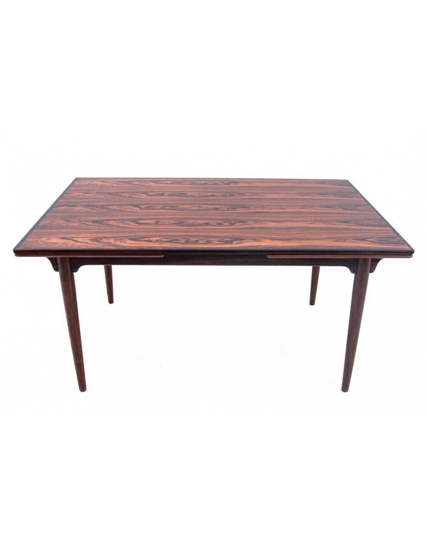 Folding rosewood table from the 1960s. Furniture imported from Denmark.

The table is in very good condition, after professional renovation.

Dimensions: height 73 cm / depth 90 cm / length 145 - 253 cm