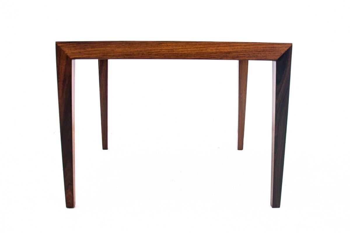 Danish table from the 1960s. Made of rosewood with beautiful grain on the top. Minimalist design will perfectly complement the look of modern interiors. 

Furniture in very good condition, after professional renovation. The wood has been cleaned and