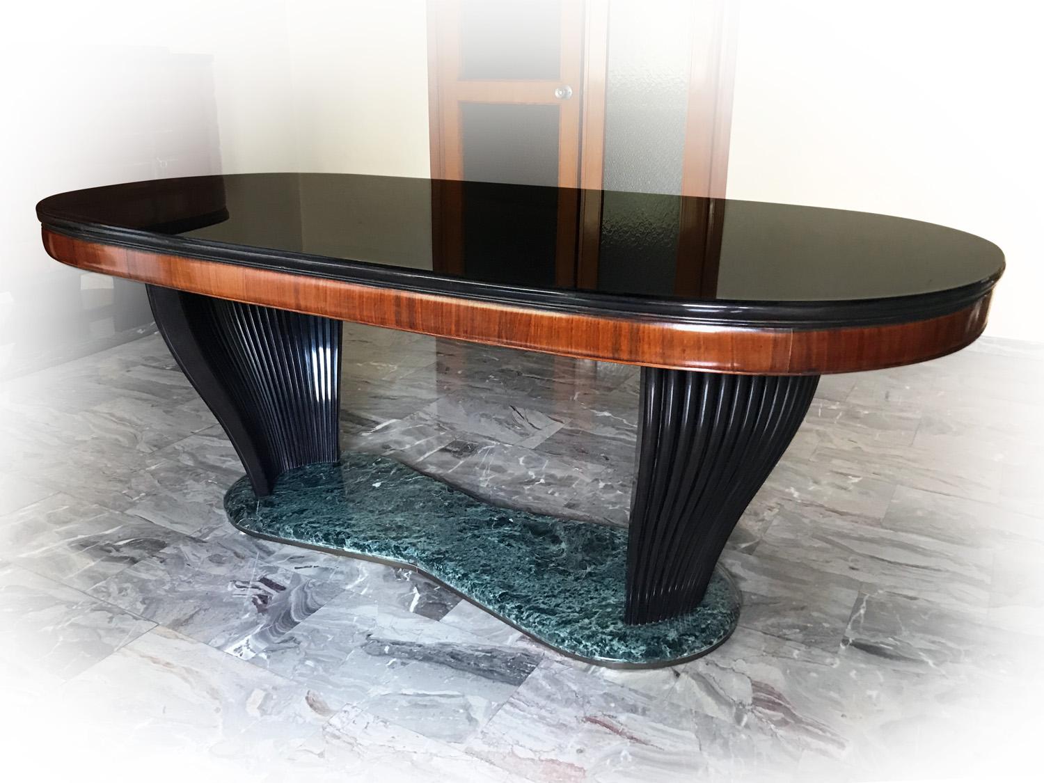 Important and very rare dining table designed by Vittorio Dassi in the 1950s.
The tabletop structure is supported by two grooved solid curved wood elements shaped like shell and fixed on embossed base made in precious marble of the Alps, finished