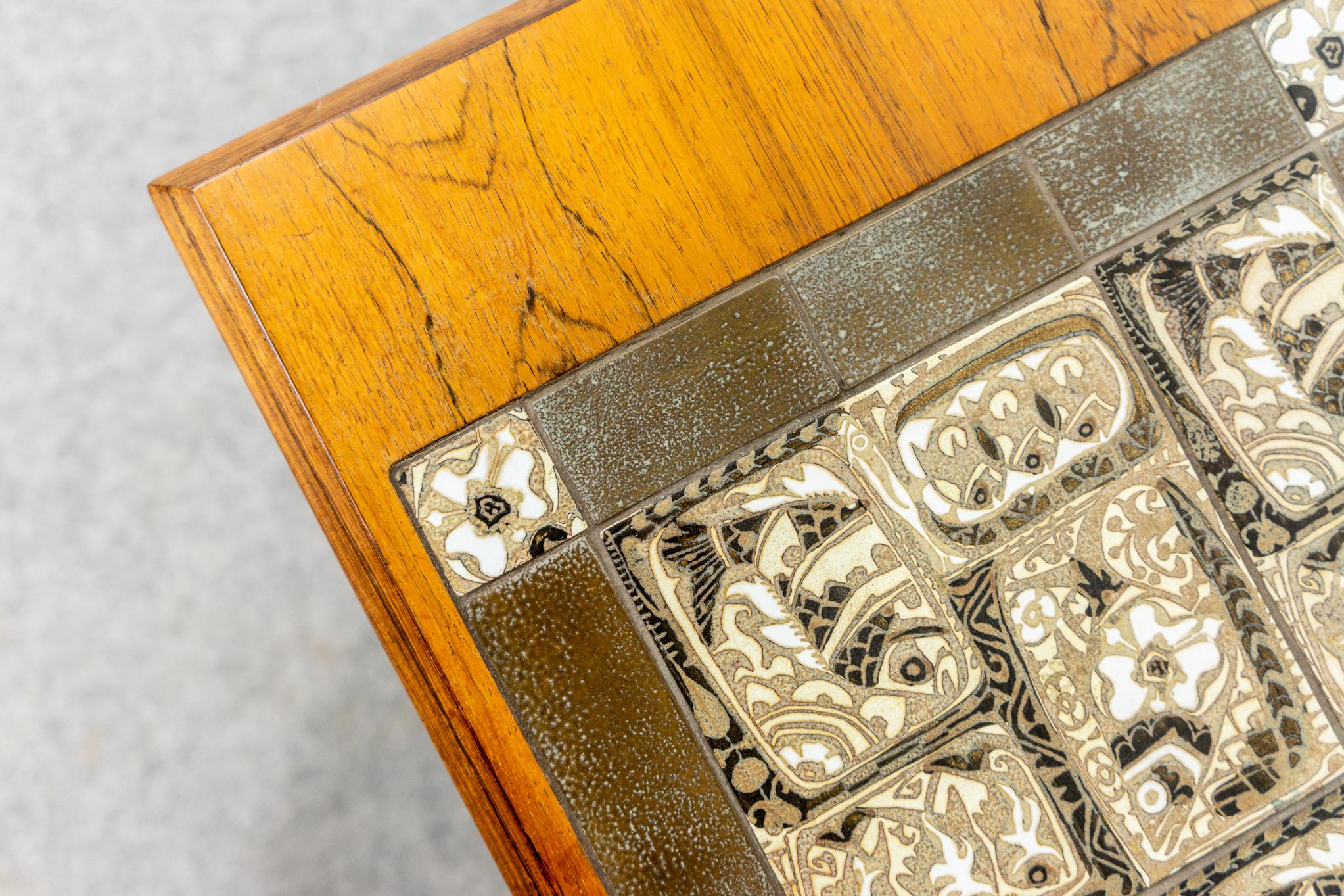 Milieu du XXe siècle Tables gigognes en bois de rose et carreaux conçues par Johannes Andersen pour CFC Silkeborg en vente