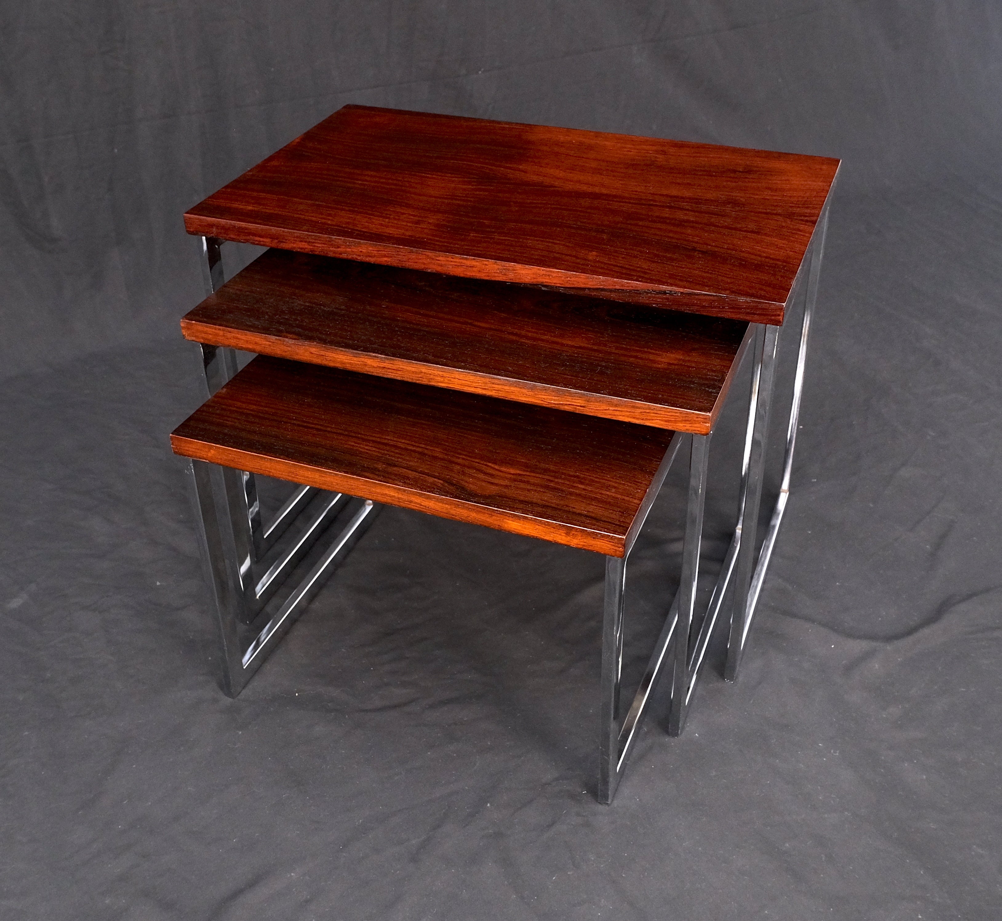 Mid-Century Modern Rosewood Tops Chrome Base Mid Century Modern Set of 3 Nesting Side End Tables For Sale