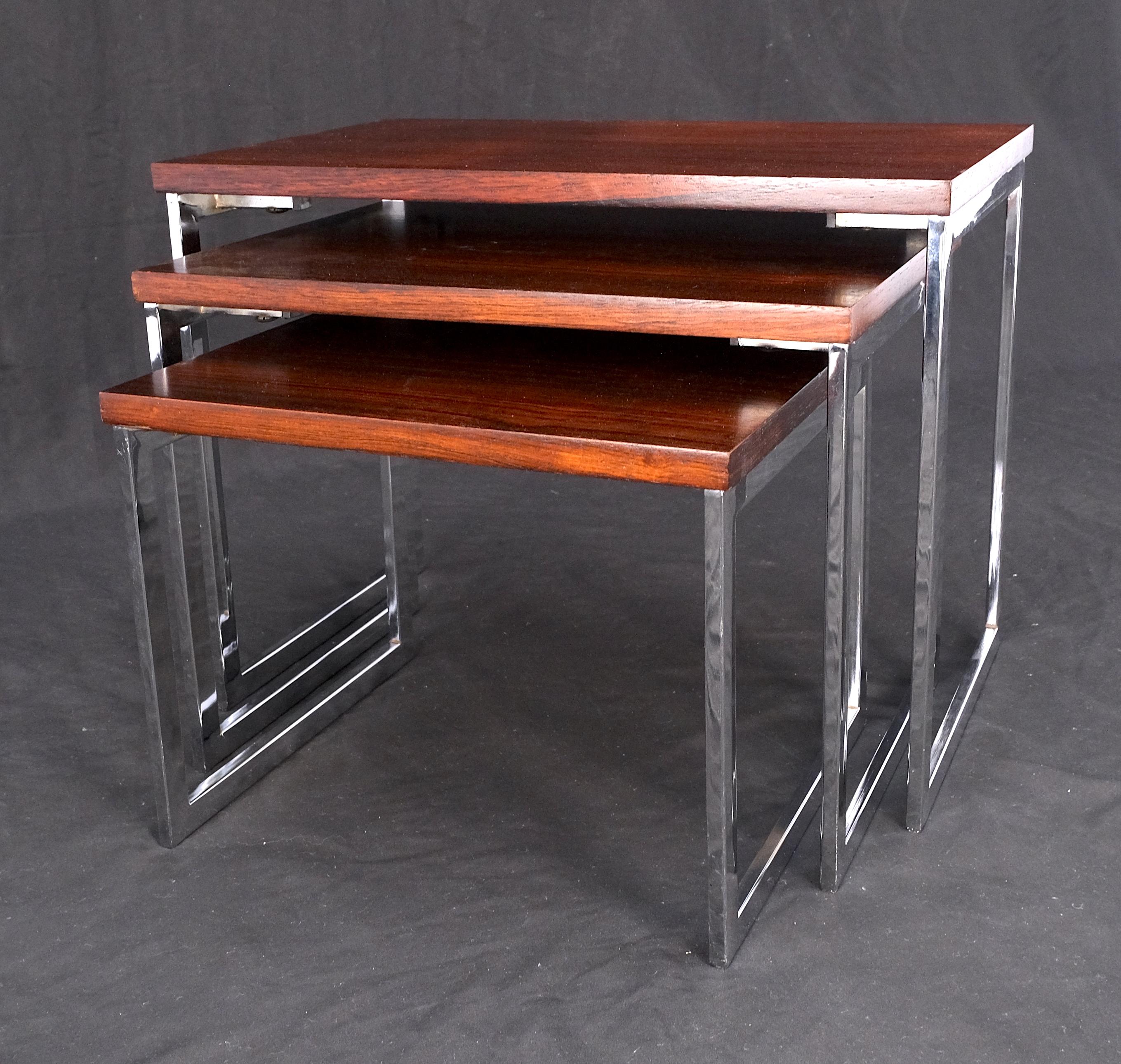 Rosewood Tops Chrome Base Mid Century Modern Set of 3 Nesting Side End Tables In Good Condition For Sale In Rockaway, NJ