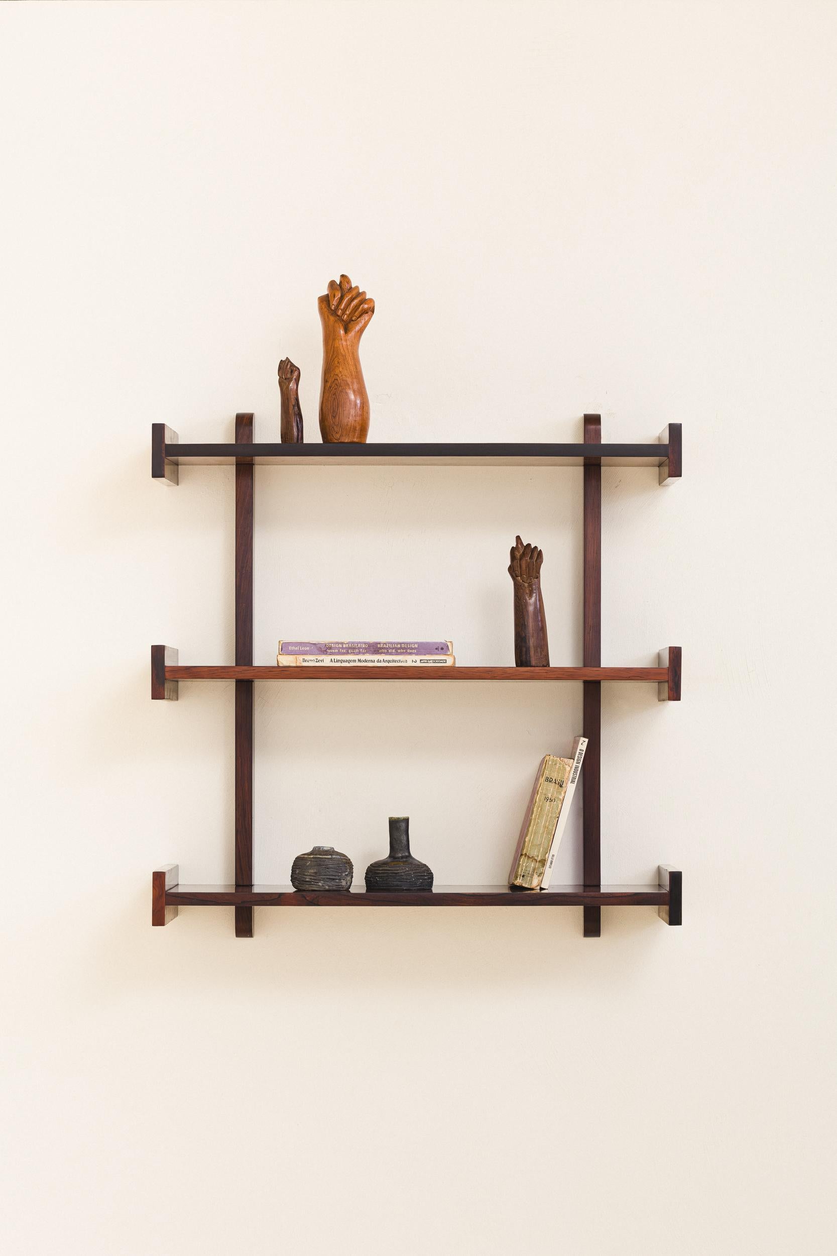 Palisander Wand-Bücherregal von Celina Decorações, brasilianische Mitte des Jahrhunderts, 1960er (Moderne der Mitte des Jahrhunderts) im Angebot