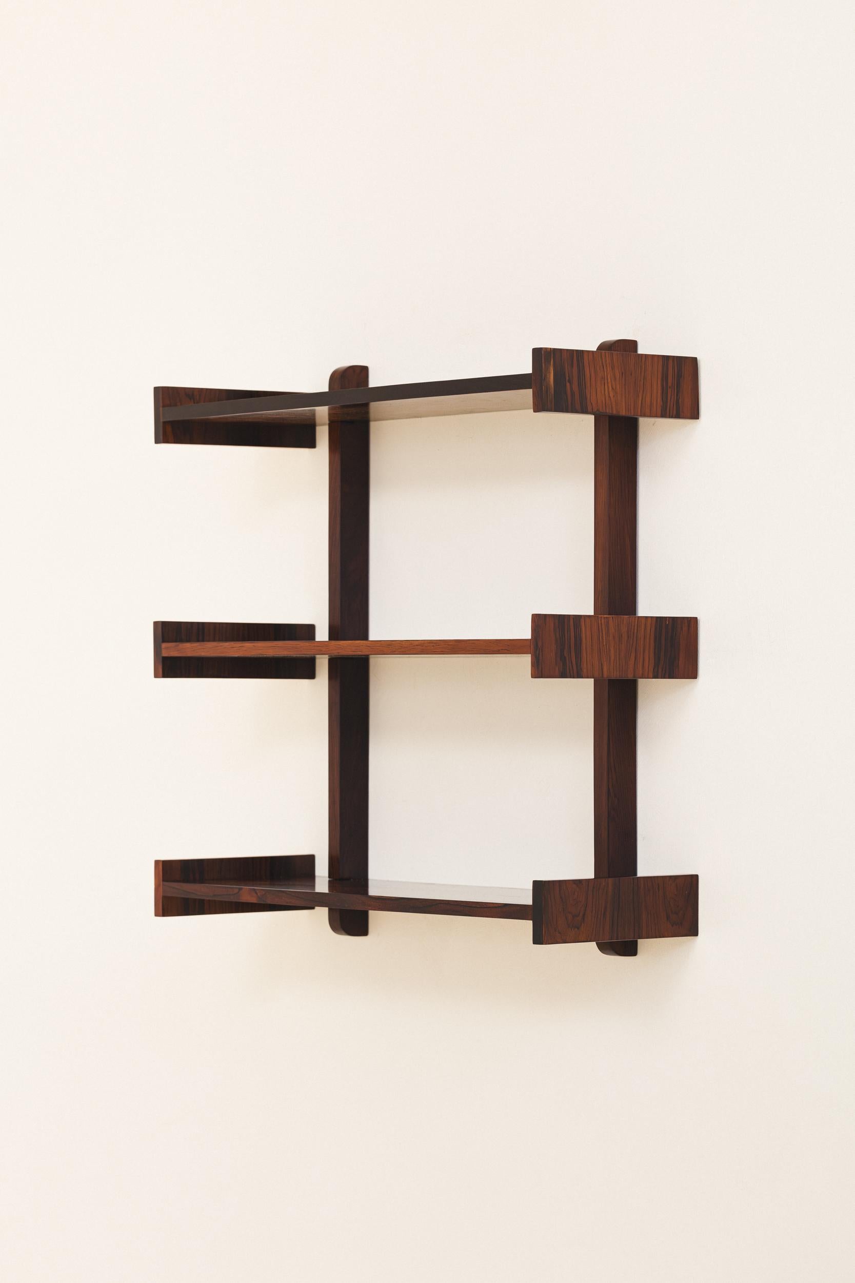 Palisander Wand-Bücherregal von Celina Decorações, brasilianische Mitte des Jahrhunderts, 1960er (Brasilianisch) im Angebot