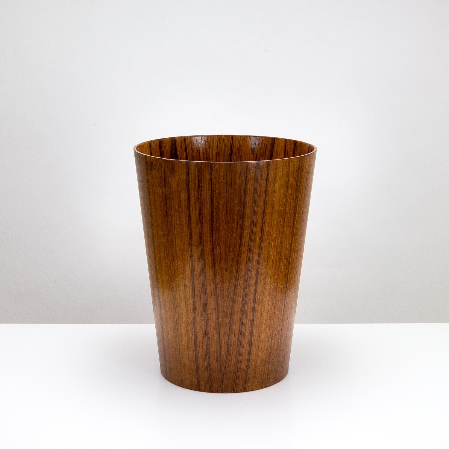 A Model 77703 rosewood waste paper basket with beautiful grain. By Martin Åberg for Servex, Sweden, 1960s. Repolished in our workshop.A Model 77703 rosewood waste paper basket with beautiful grain. By Martin Åberg for Servex, Sweden, 1960s.