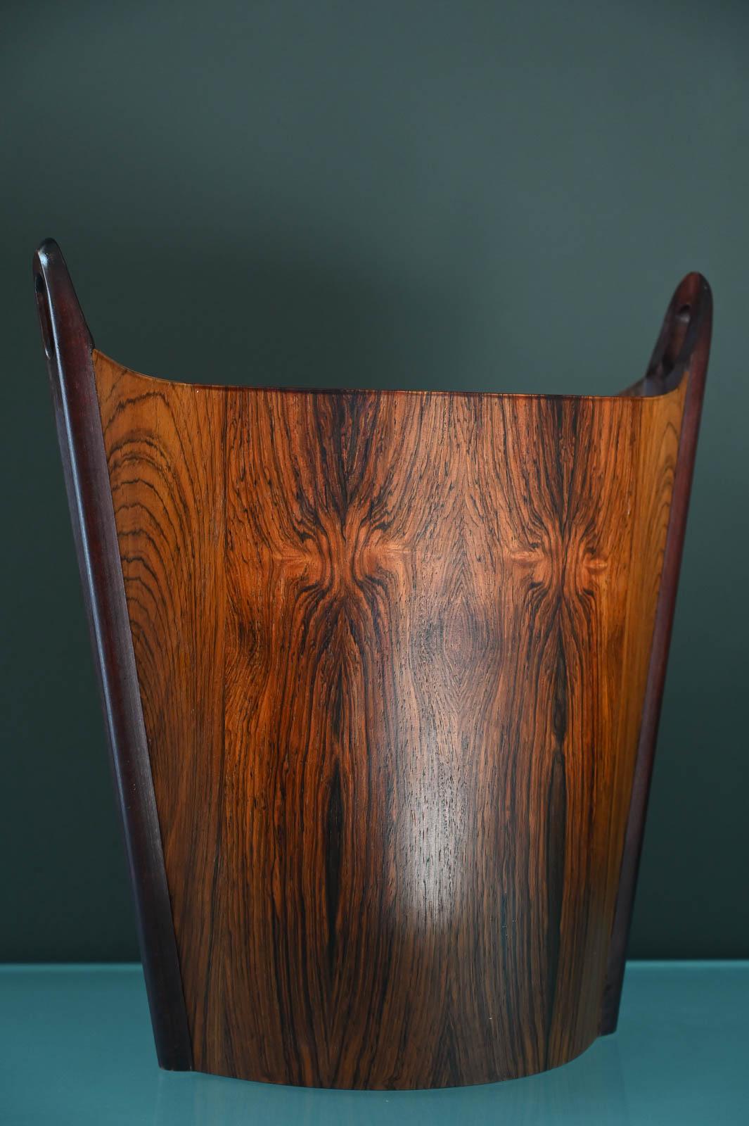 Rosewood Wastebasket by Eniar Barnes for P.S. Heggen Norway, ca. 1960.  Beautiful figured rosewood in very good original condition with no chips or peeling of the veneer.  Marked on inside.

Measures 17