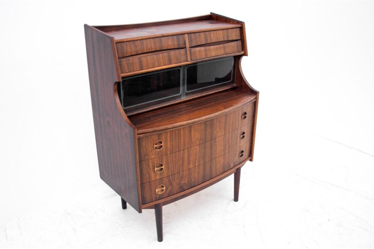 Scrivania in palissandro, design danese, anni '60

Design di G. Falsig

Ottime condizioni.

Wood: palissandro

h. 118 cm L. 89 cm P. 50 cm