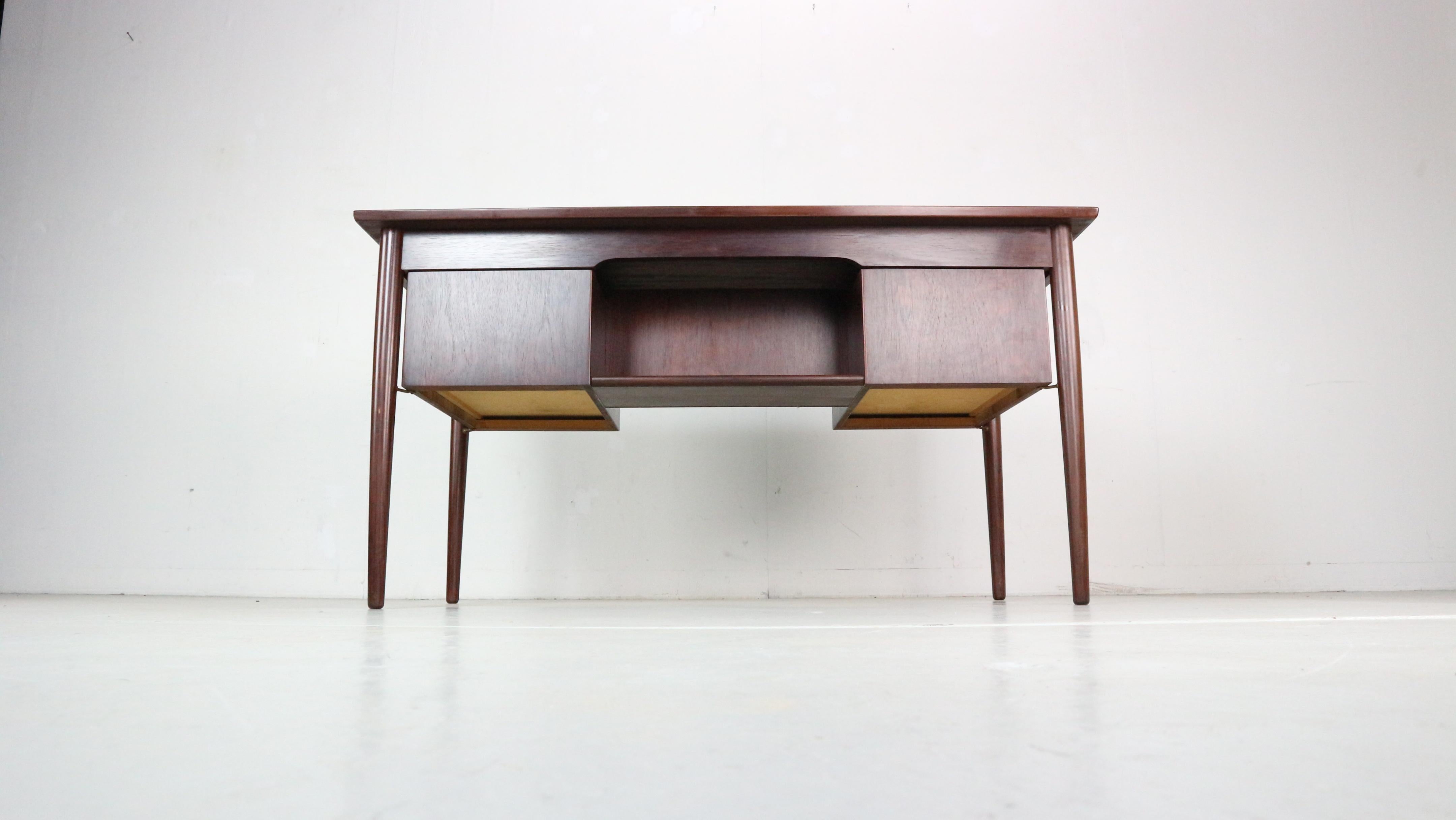 Schreibtisch aus Palisanderholz mit Bücherregal, dänisches Design im Angebot 3