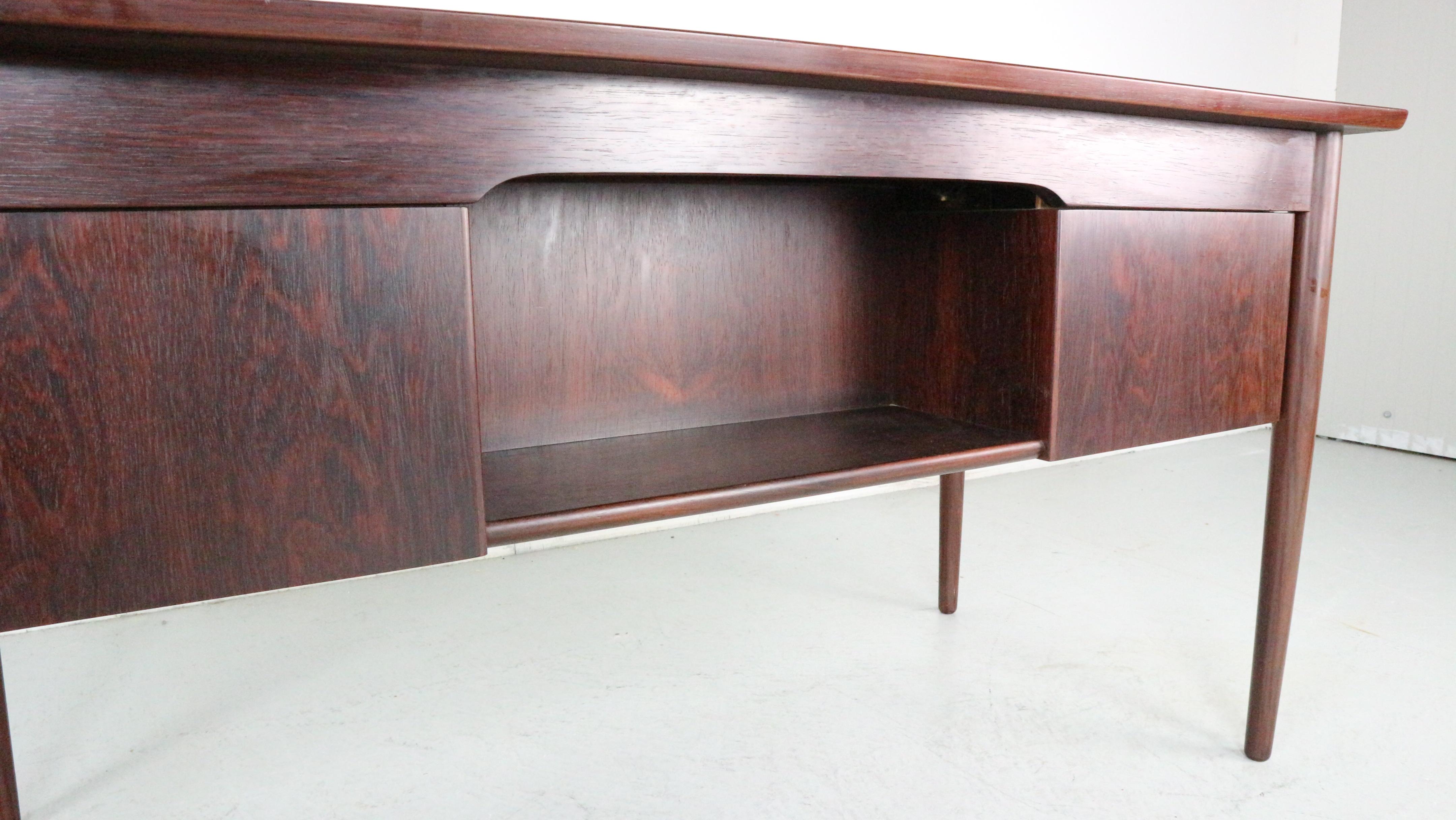 Schreibtisch aus Palisanderholz mit Bücherregal, dänisches Design im Angebot 4