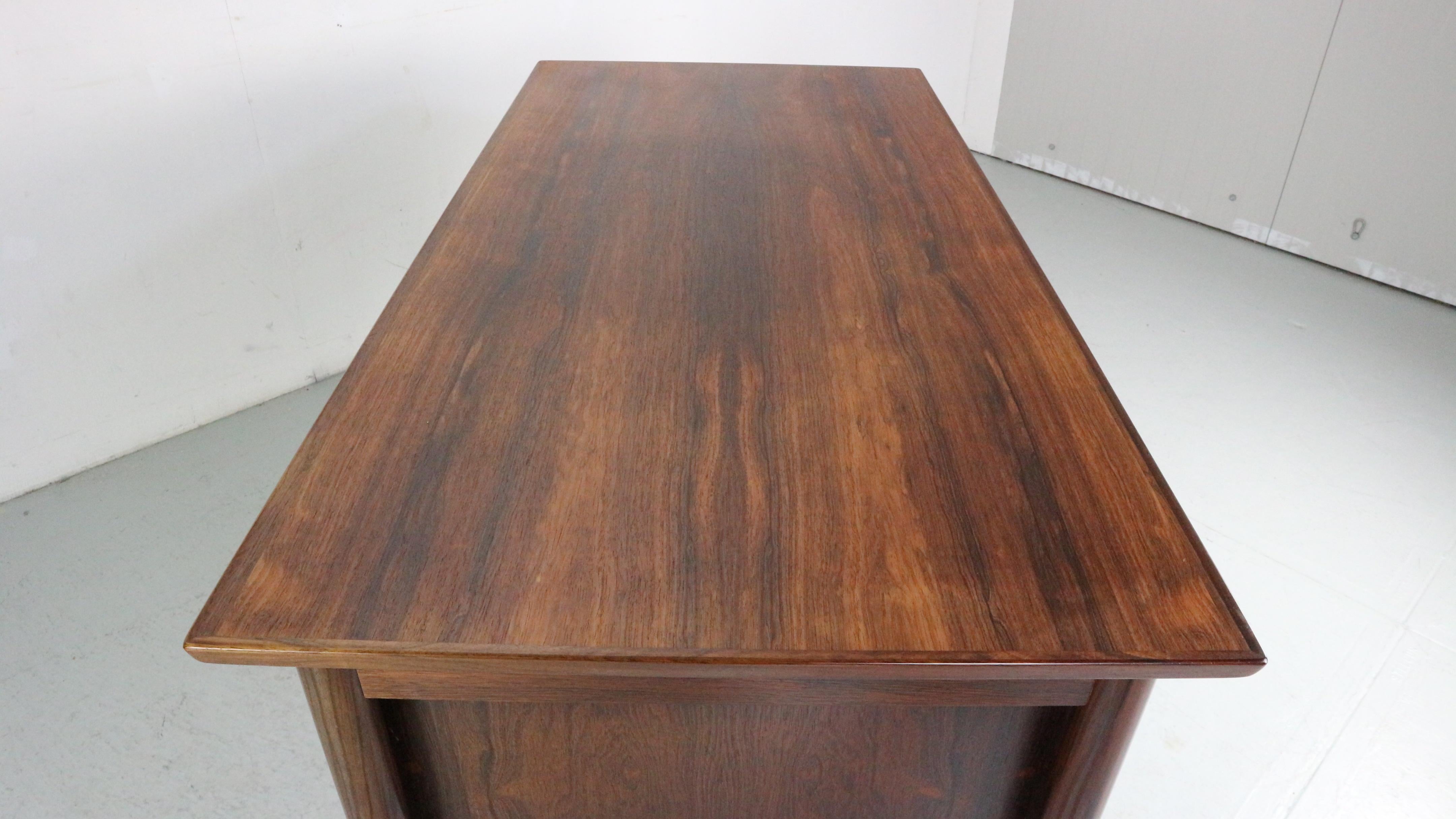 Schreibtisch aus Palisanderholz mit Bücherregal, dänisches Design im Angebot 6