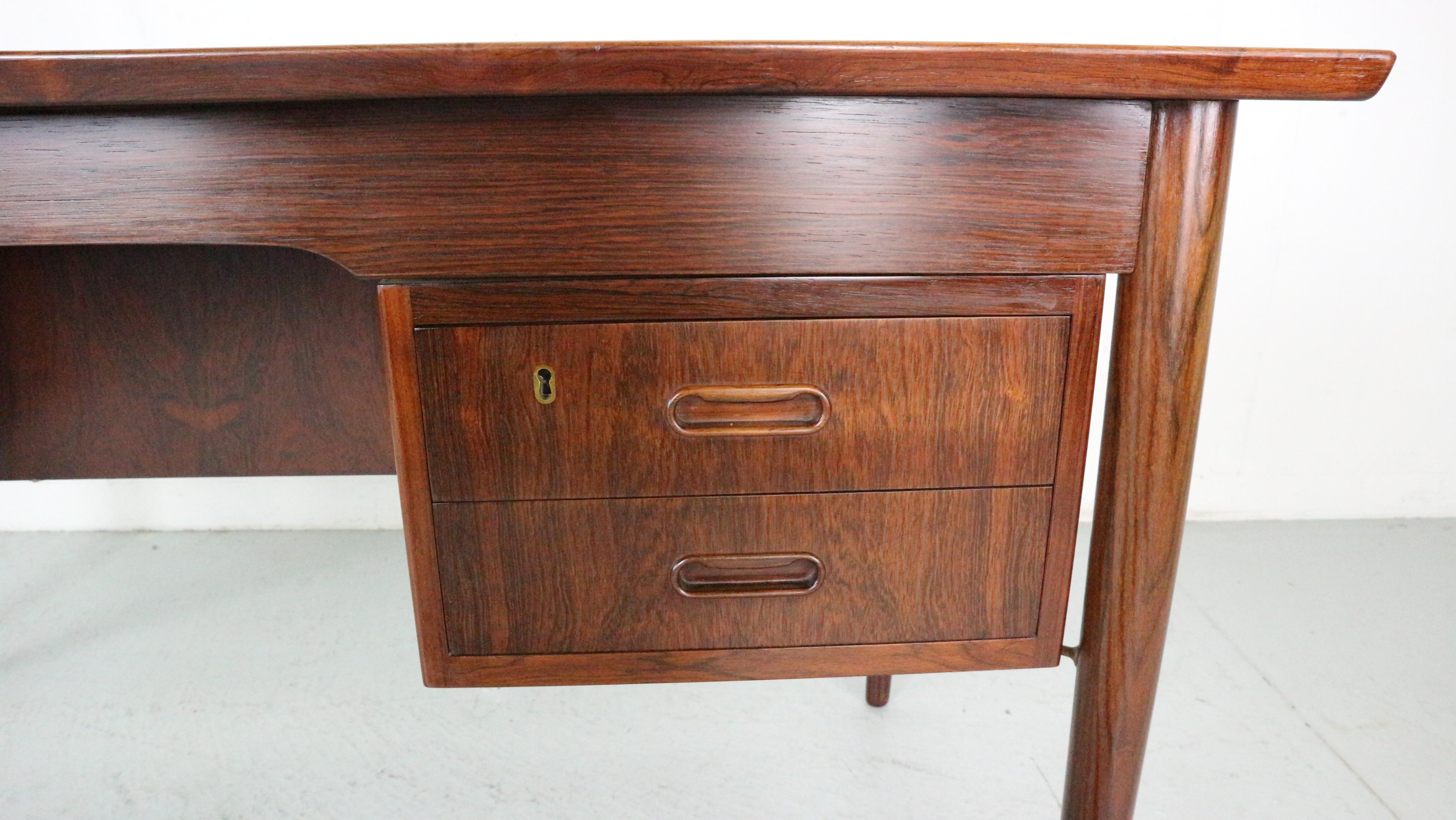 Schreibtisch aus Palisanderholz mit Bücherregal, dänisches Design im Angebot 7