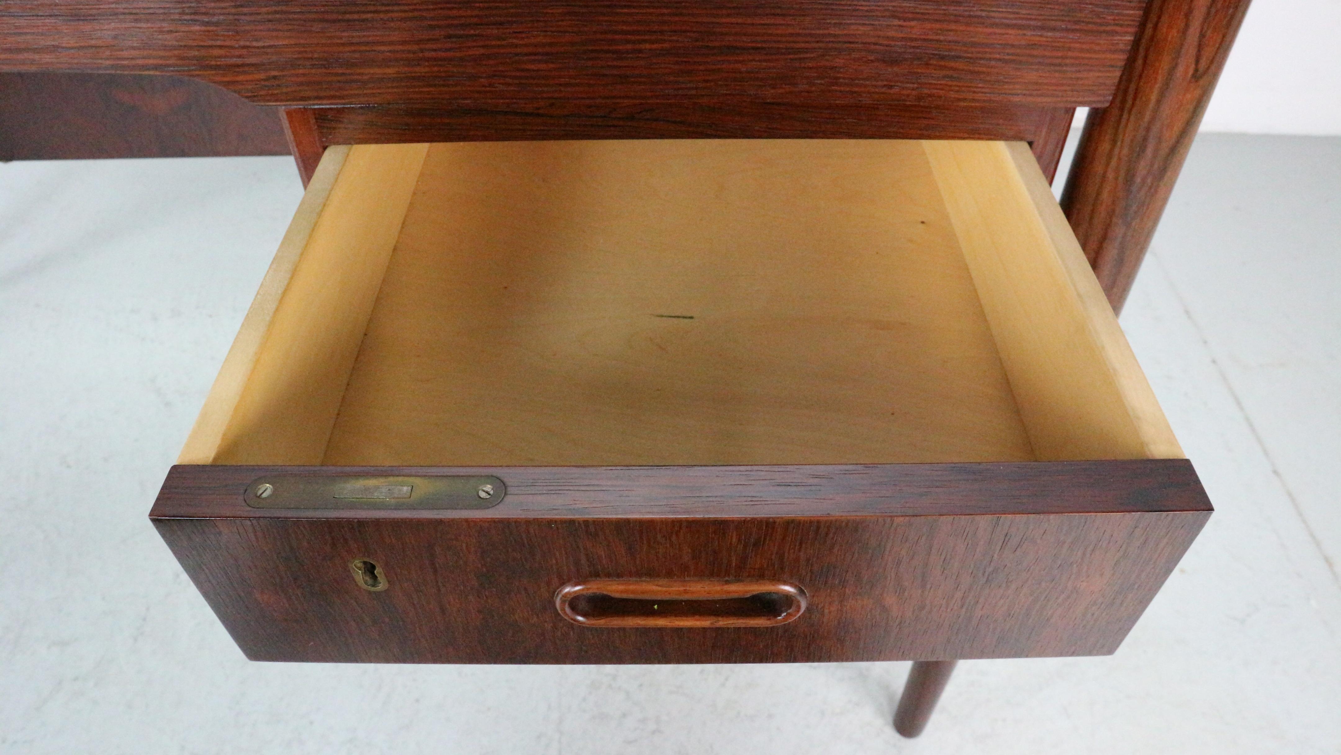 Schreibtisch aus Palisanderholz mit Bücherregal, dänisches Design im Angebot 8