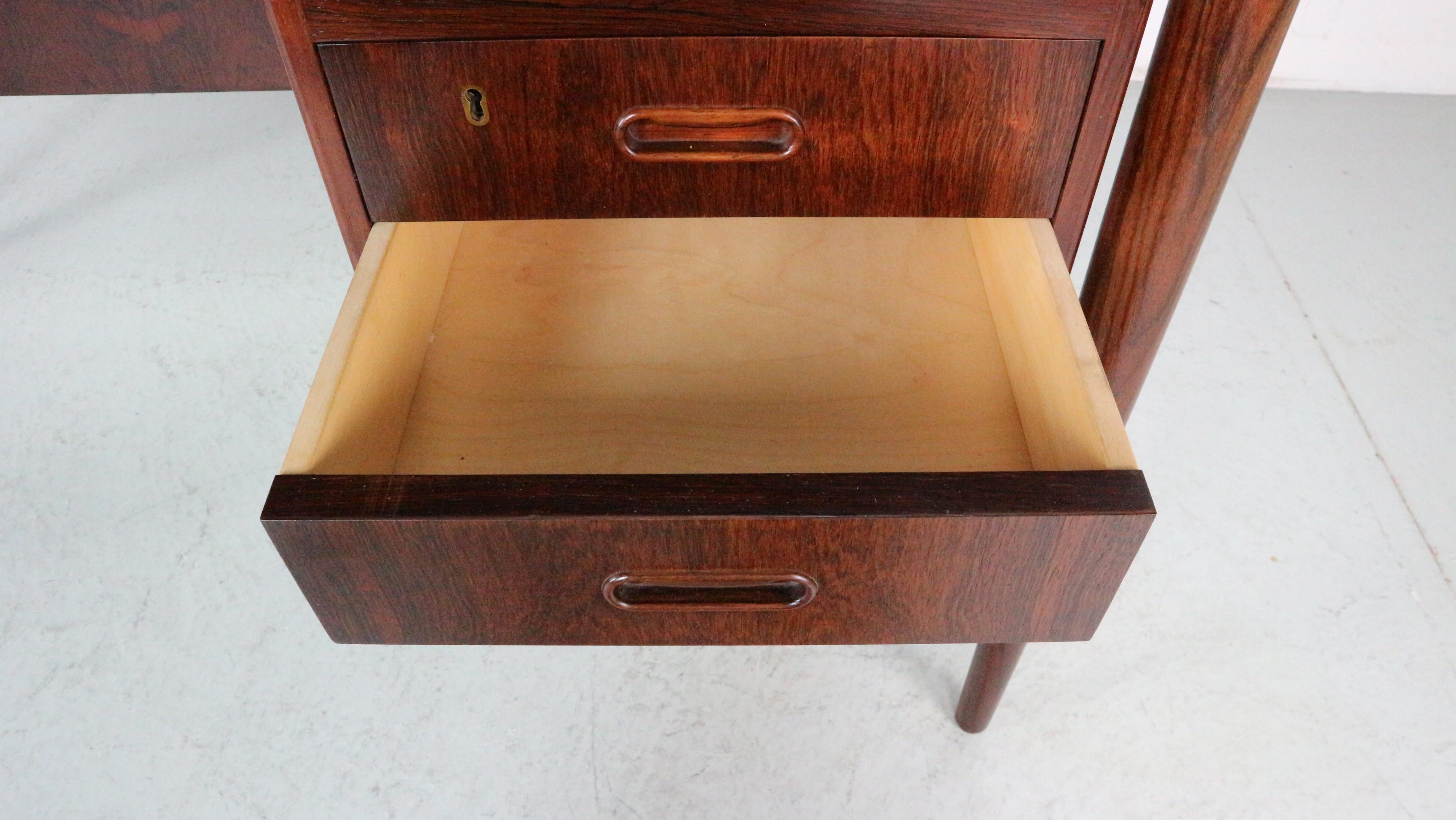 Schreibtisch aus Palisanderholz mit Bücherregal, dänisches Design im Angebot 9