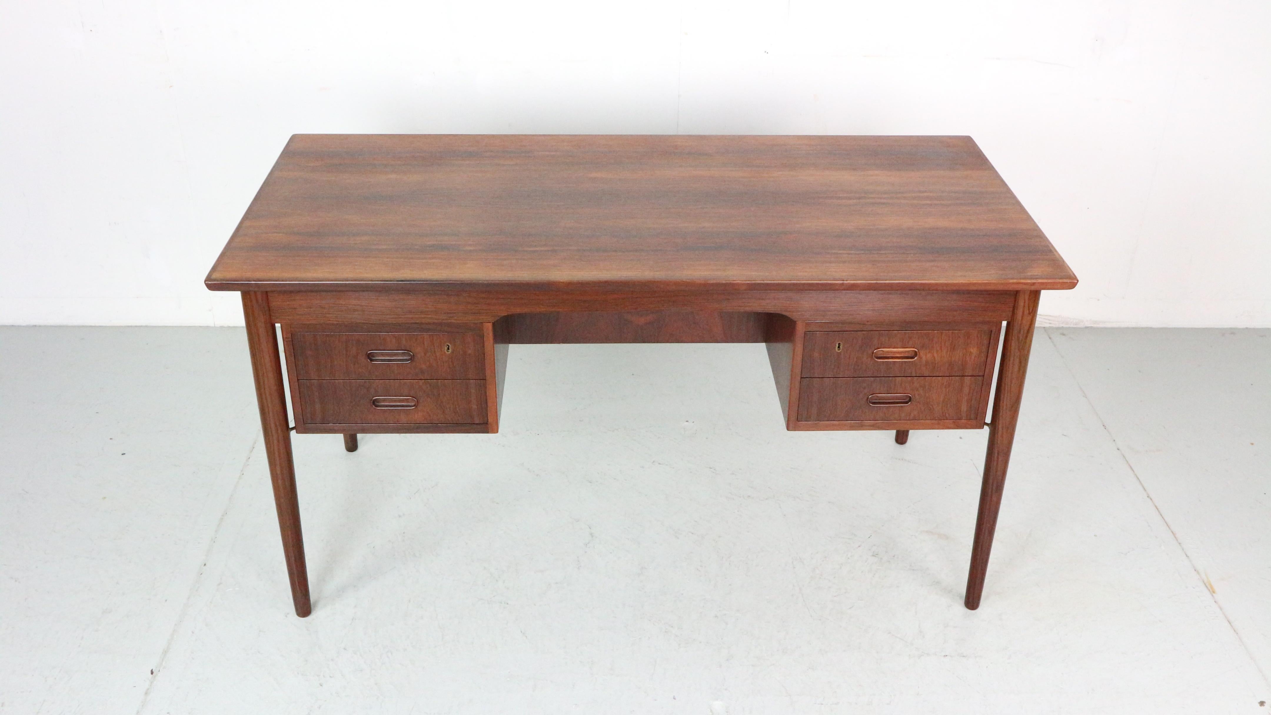 Midcentury Danish rosewood desk
A good quality Danish rosewood desk having four drawers to the front and open shelf to the back. Beautiful grain on the top and drawers on original key supplied.

No shipping outside of europe