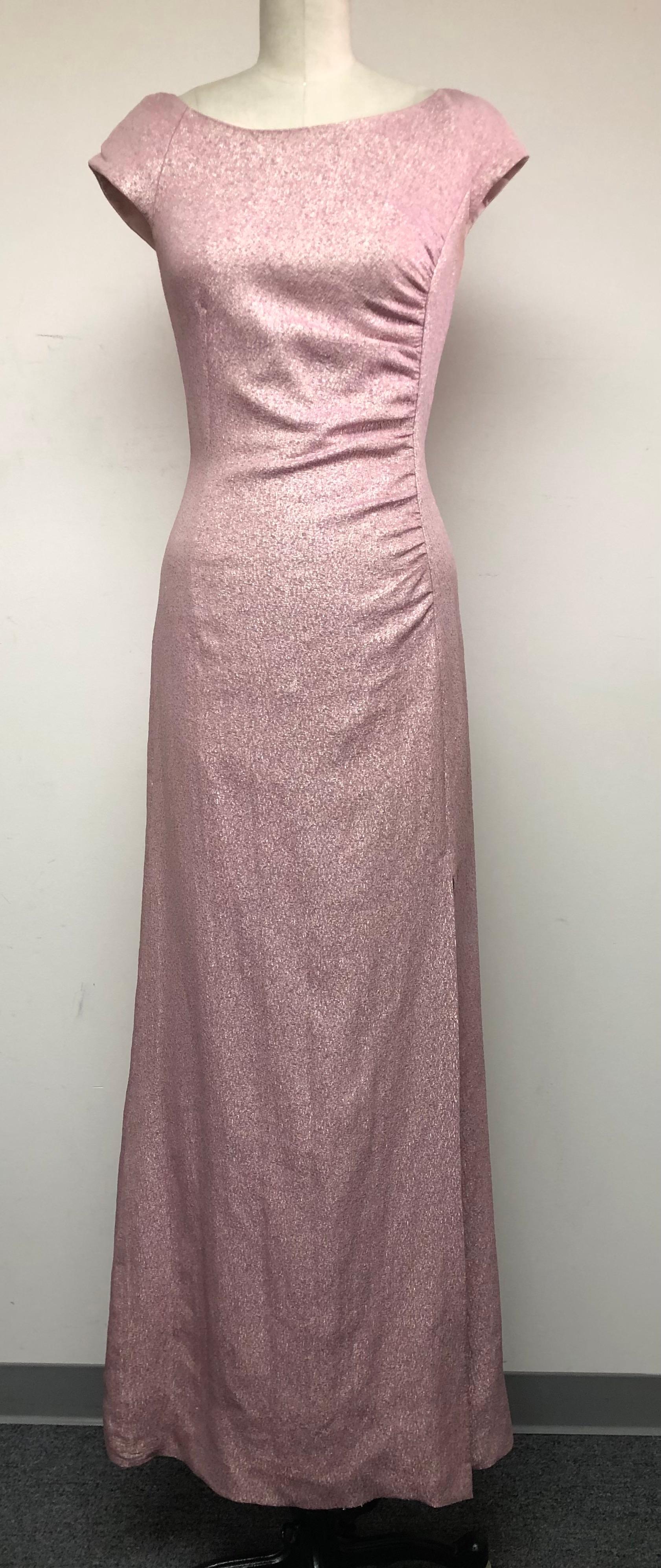 Rosey Pink funkelnd  Kleid aus französischem Crêpe mit seitlichen Rüschen und Seitenschlitz  im Angebot 6